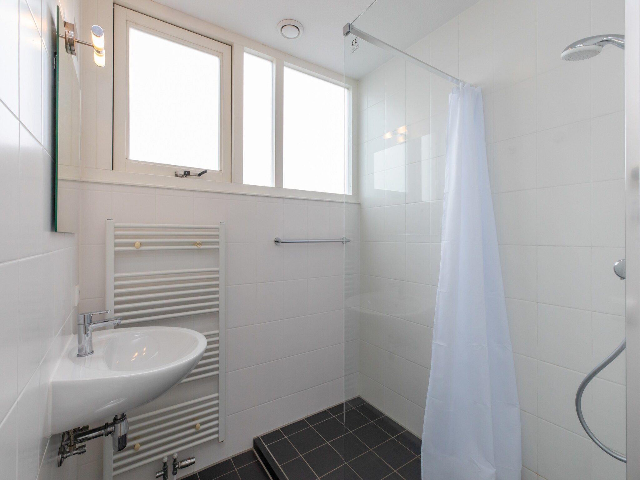De badkamer van Zonnedorp 21  Beach Villa Joya Renesse | Luxury Beach Villa with Sauna in Renesse