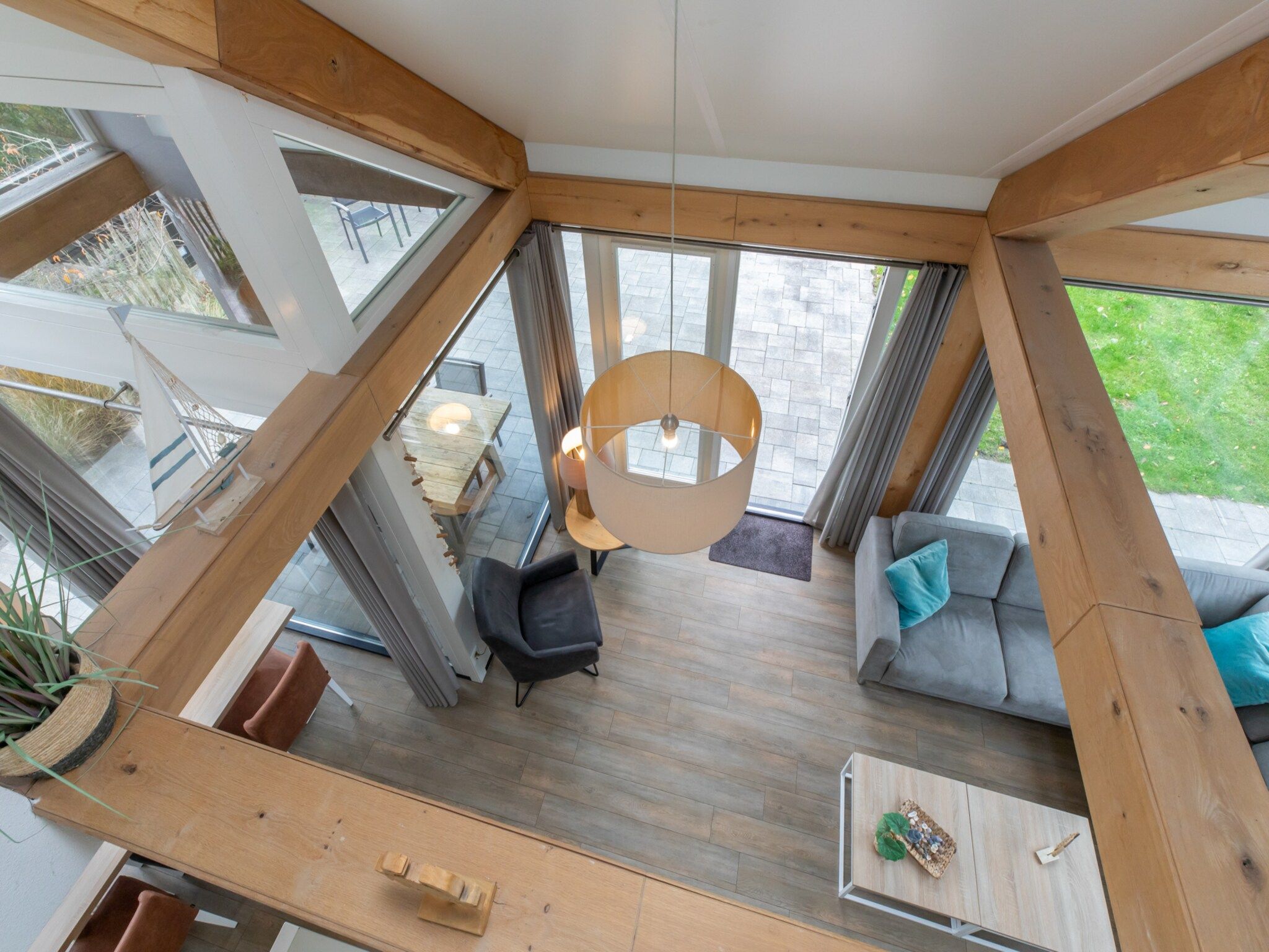 De woonkamer van Zonnedorp 21  Beach Villa Joya Renesse | Luxury Beach Villa with Sauna in Renesse