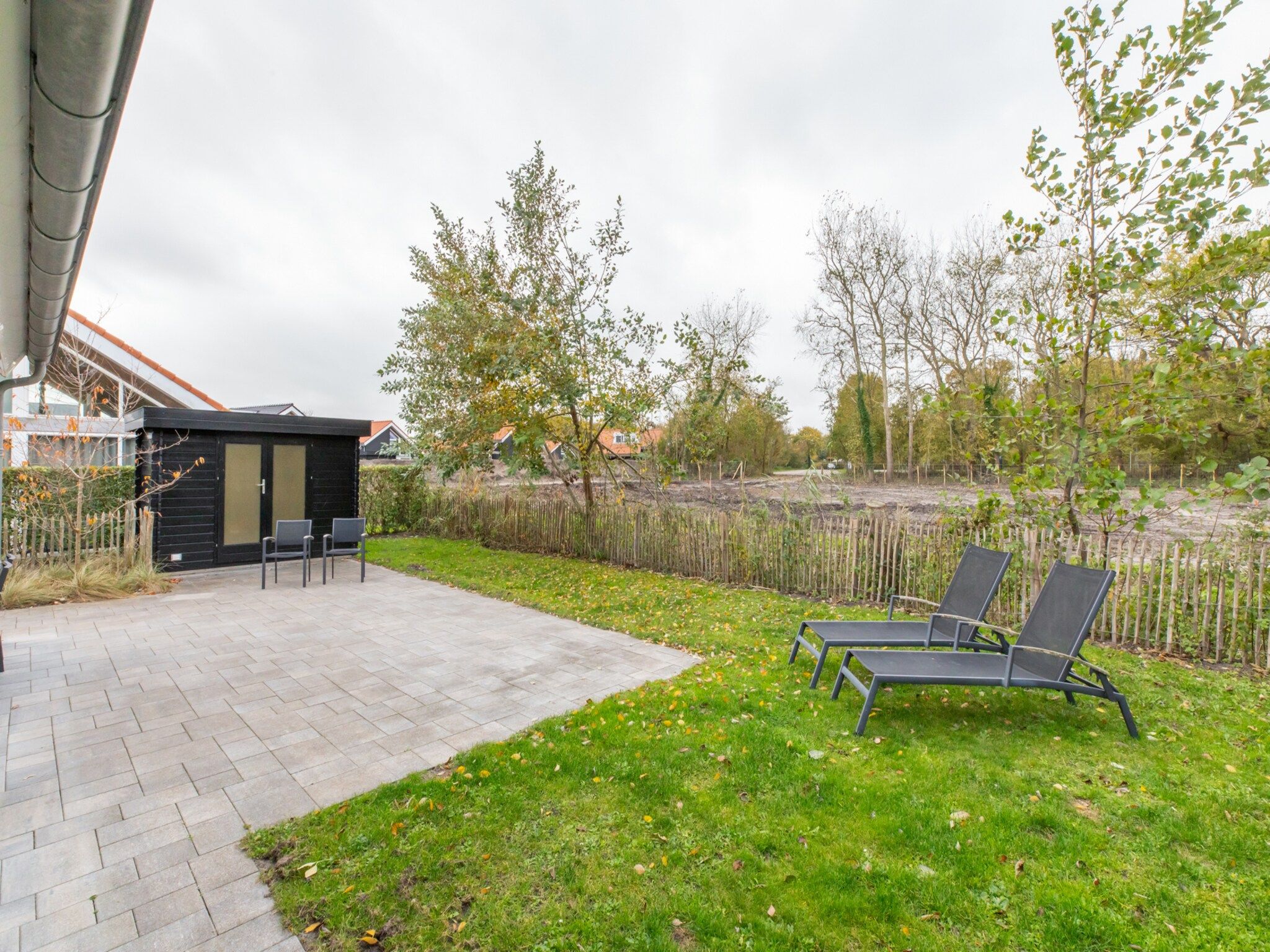 De tuin van Zonnedorp 21  Beach Villa Joya Renesse | Luxury Beach Villa with Sauna in Renesse