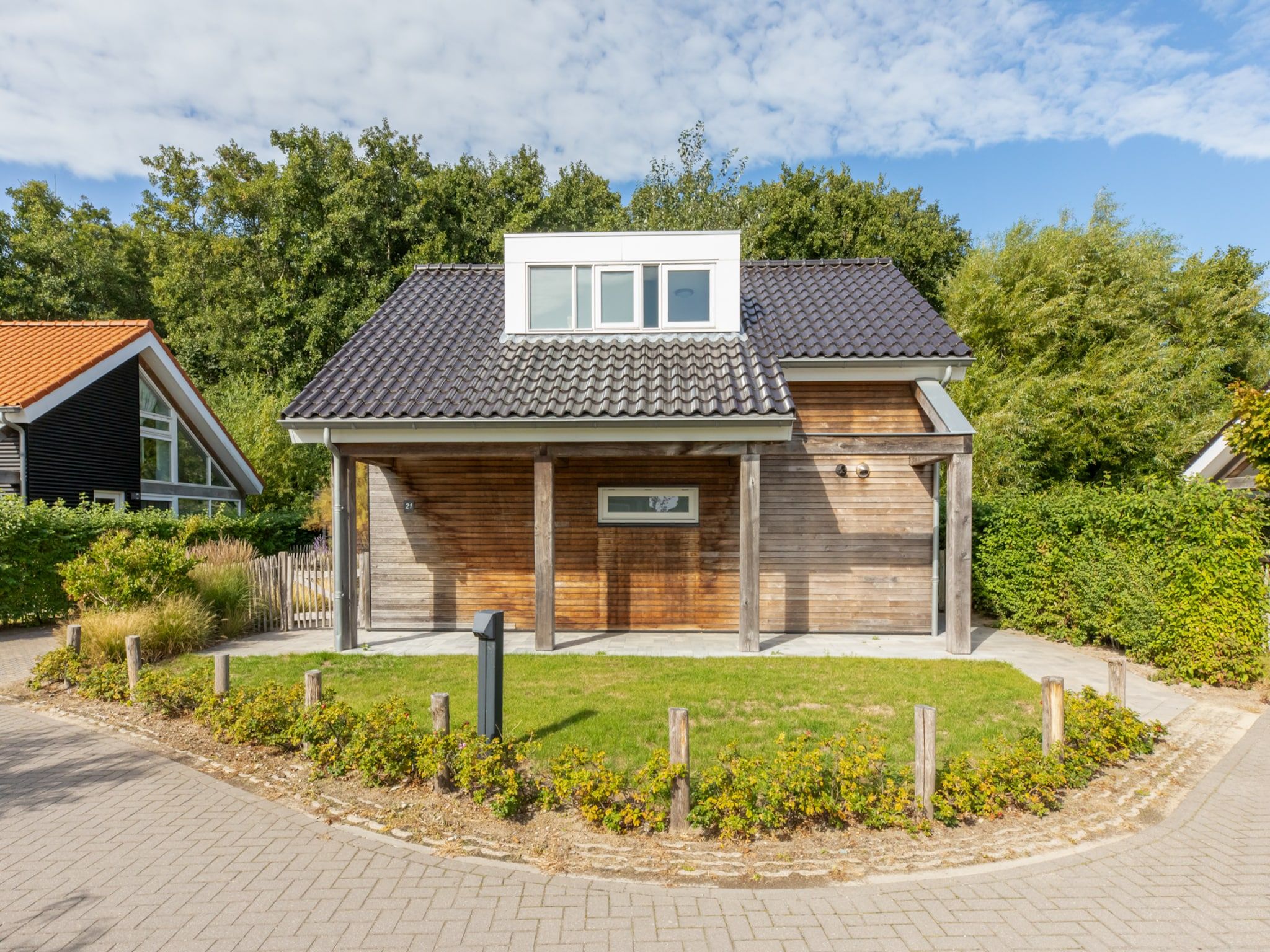 De buitenkant van Zonnedorp 21  Beach Villa Joya Renesse | Luxury Beach Villa with Sauna in Renesse