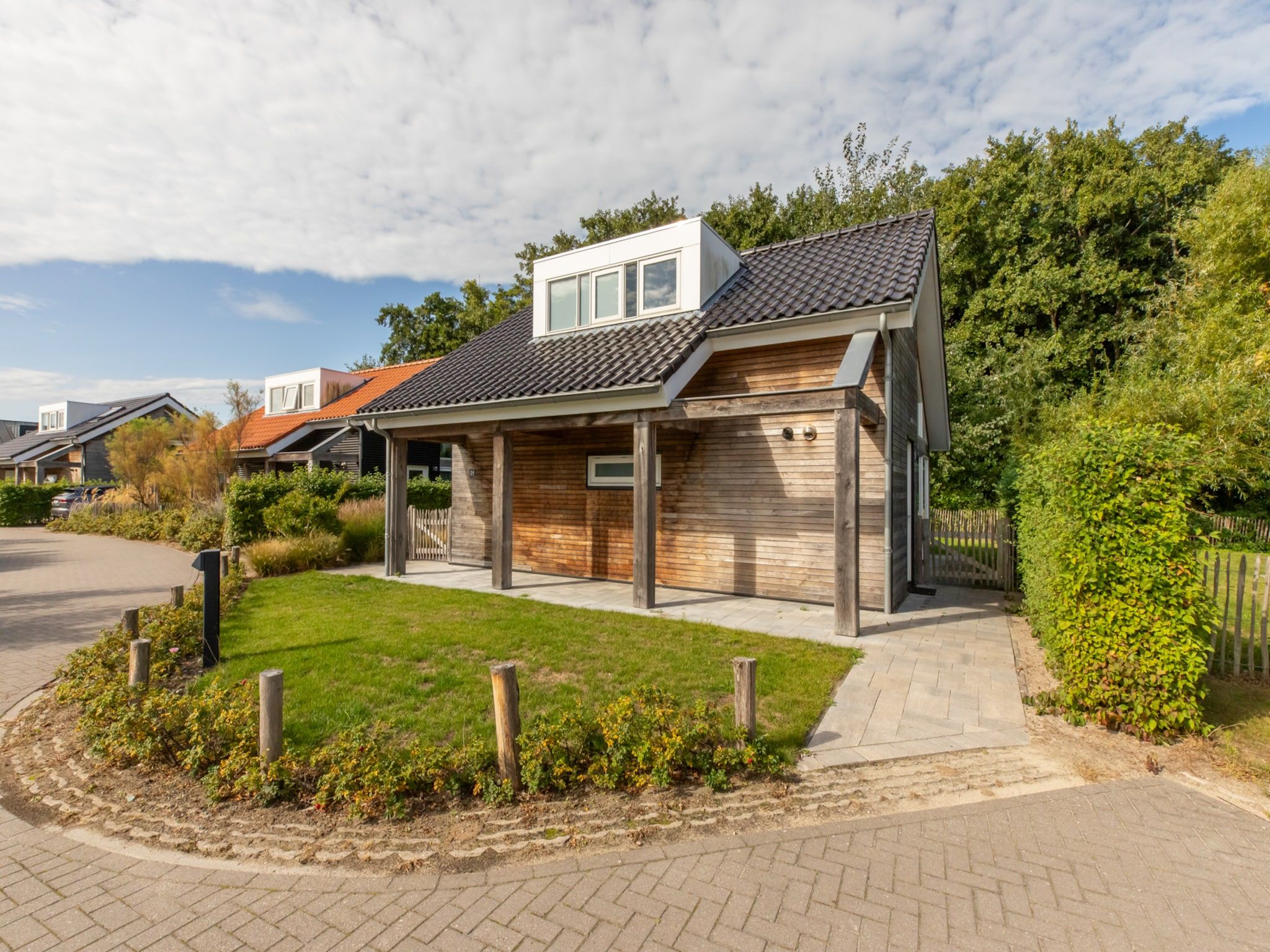 De buitenkant van Zonnedorp 21  Beach Villa Joya Renesse | Luxury Beach Villa with Sauna in Renesse