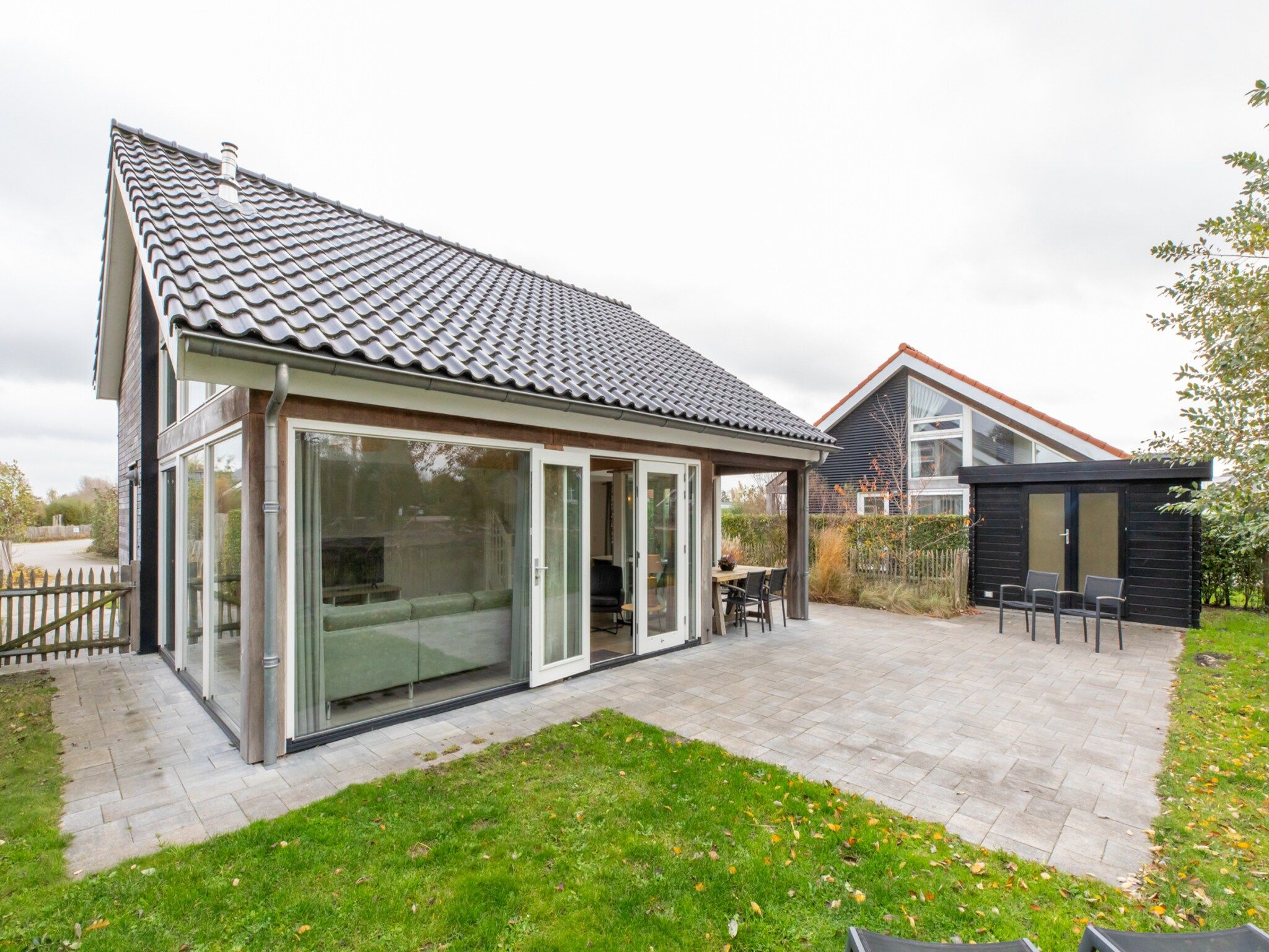 De buitenkant van Zonnedorp 21  Beach Villa Joya Renesse | Luxury Beach Villa with Sauna in Renesse