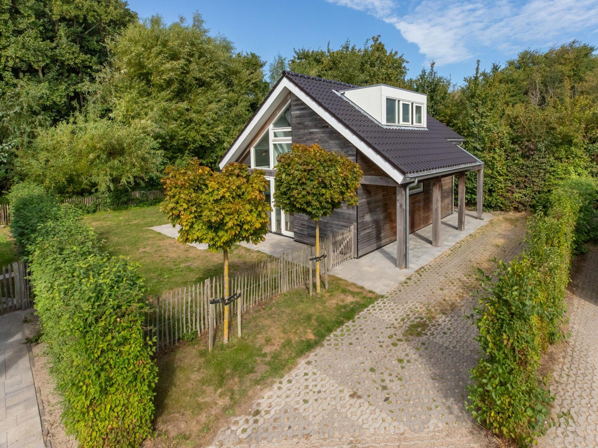 De buitenkant van Zonnedorp 23 Zeeland Huis Renesse: Luxury Beach Holiday | Close to North Sea in Renesse
