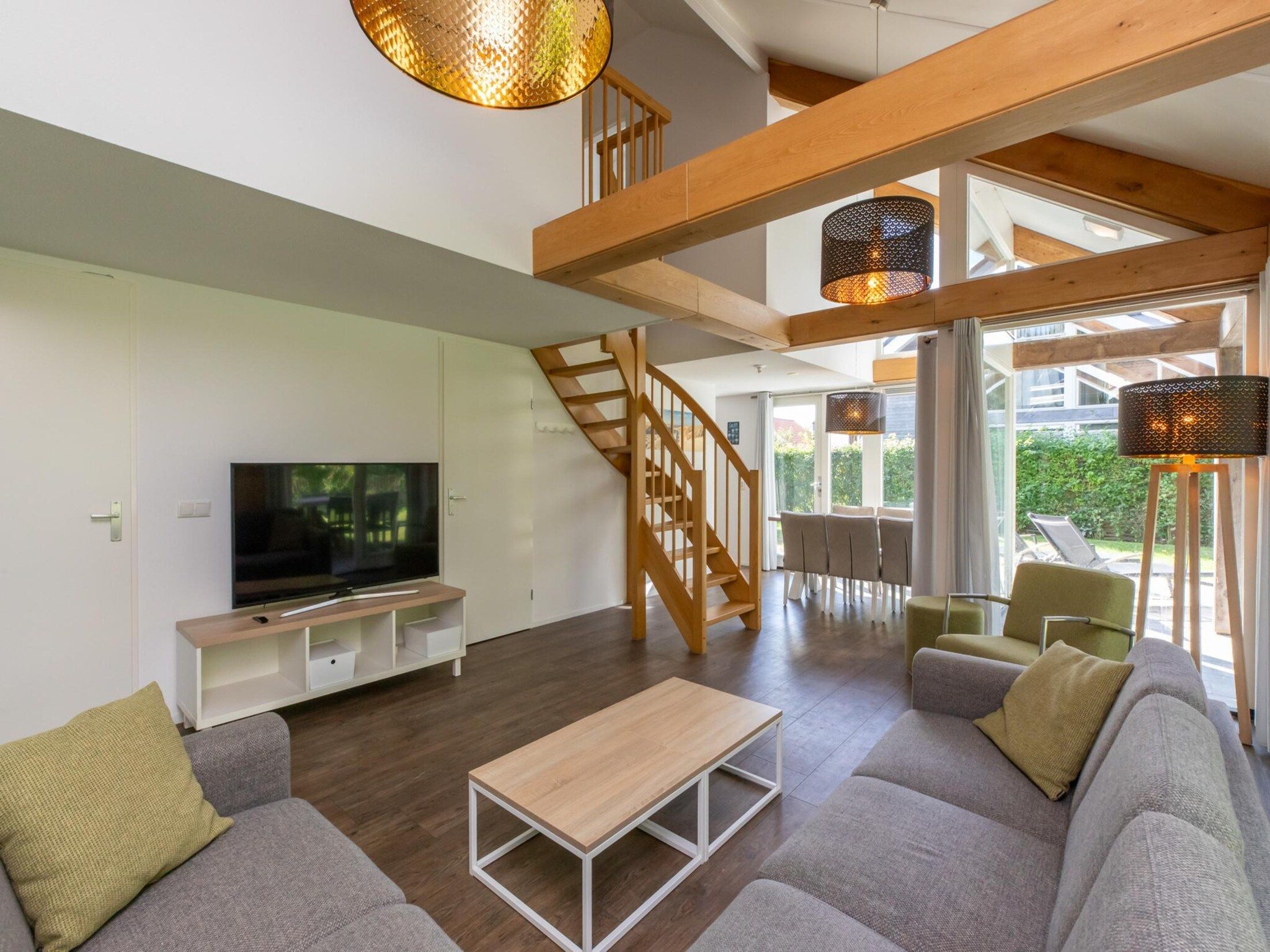 De woonkamer van Zonnedorp 23 Zeeland Huis Renesse: Luxury Beach Holiday | Close to North Sea in Renesse