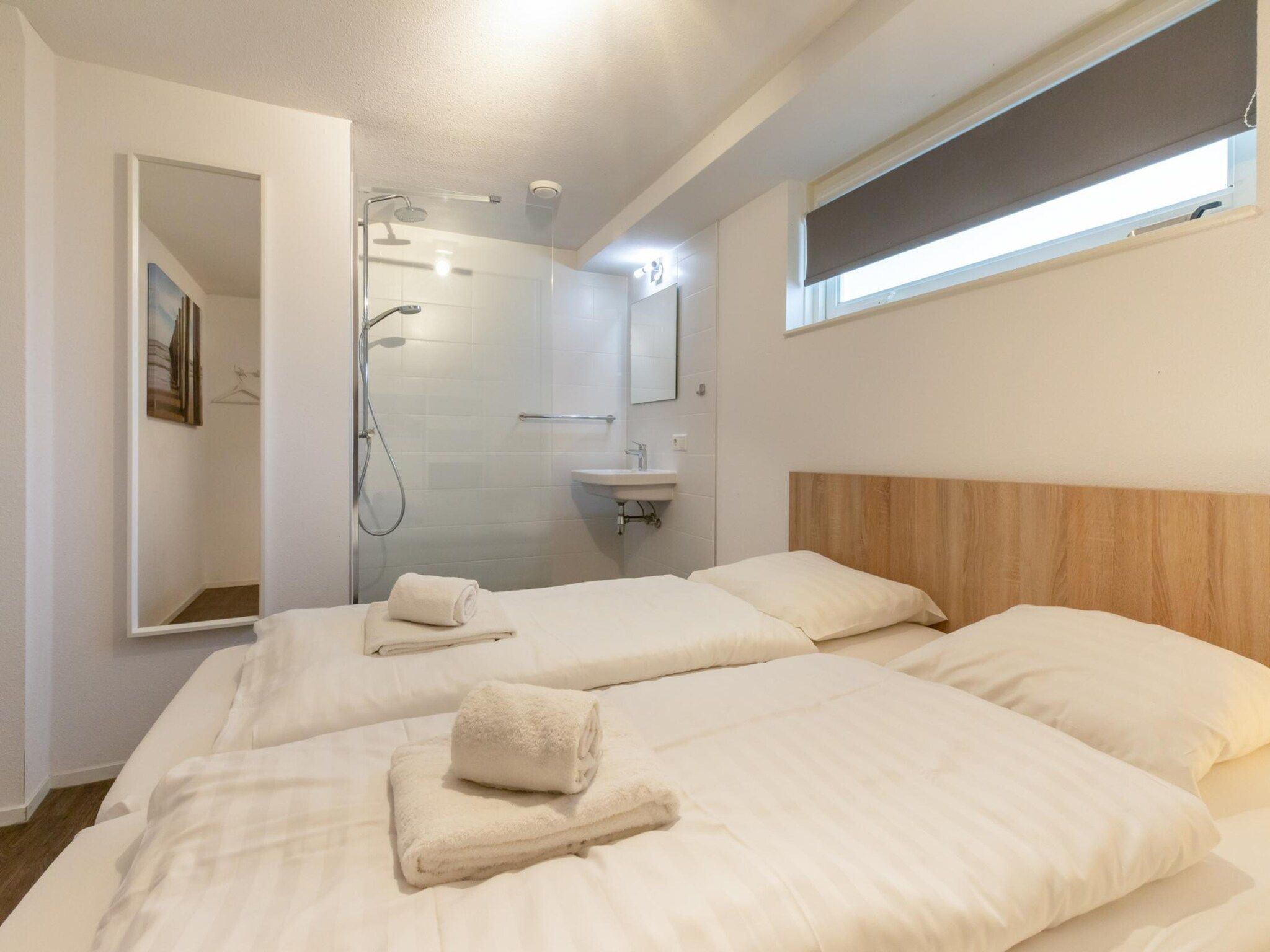 Een slaapkamer van Zonnedorp 23 Zeeland Huis Renesse: Luxury Beach Holiday | Close to North Sea in Renesse