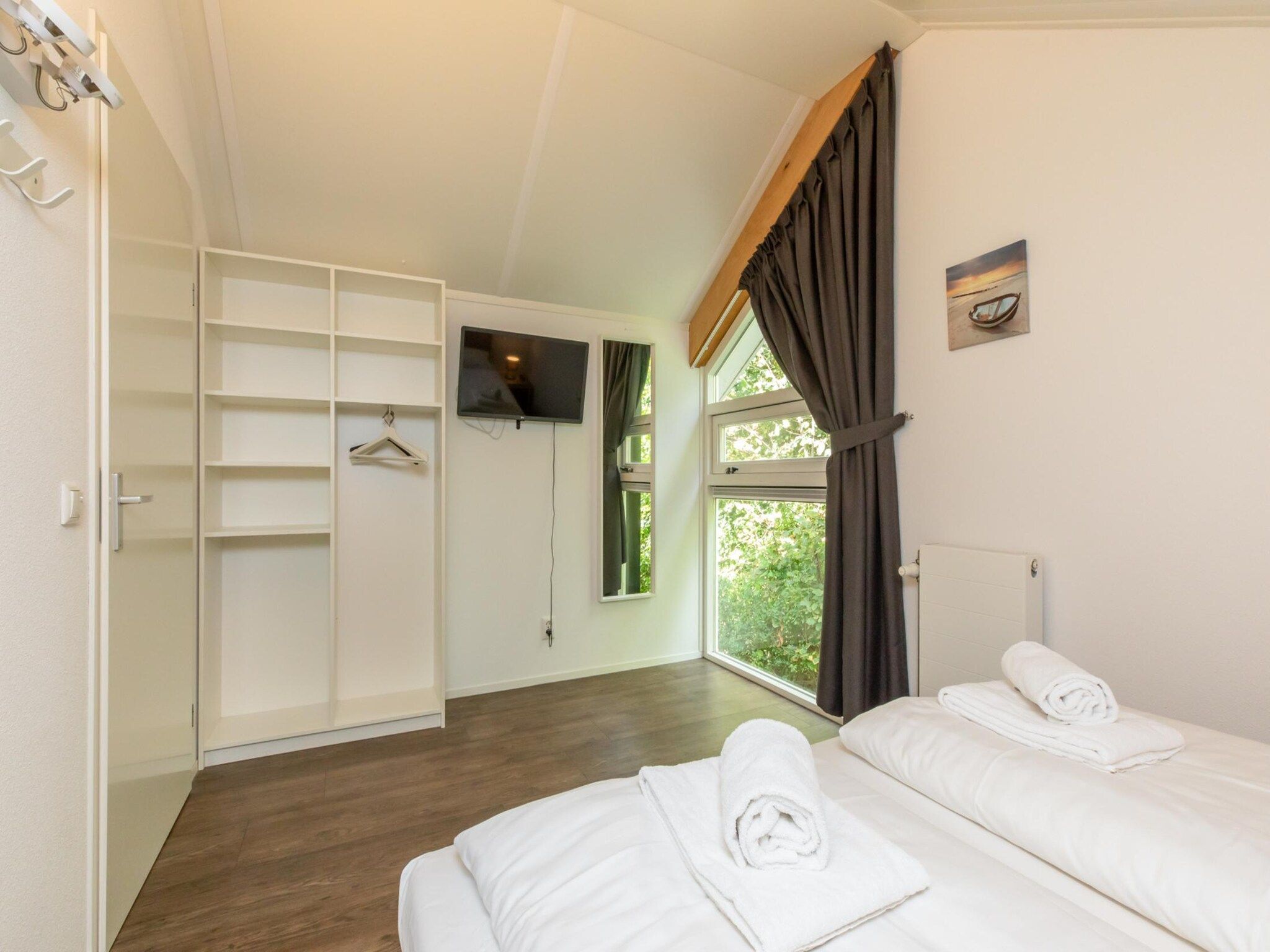 Een slaapkamer van Zonnedorp 23 Zeeland Huis Renesse: Luxury Beach Holiday | Close to North Sea in Renesse