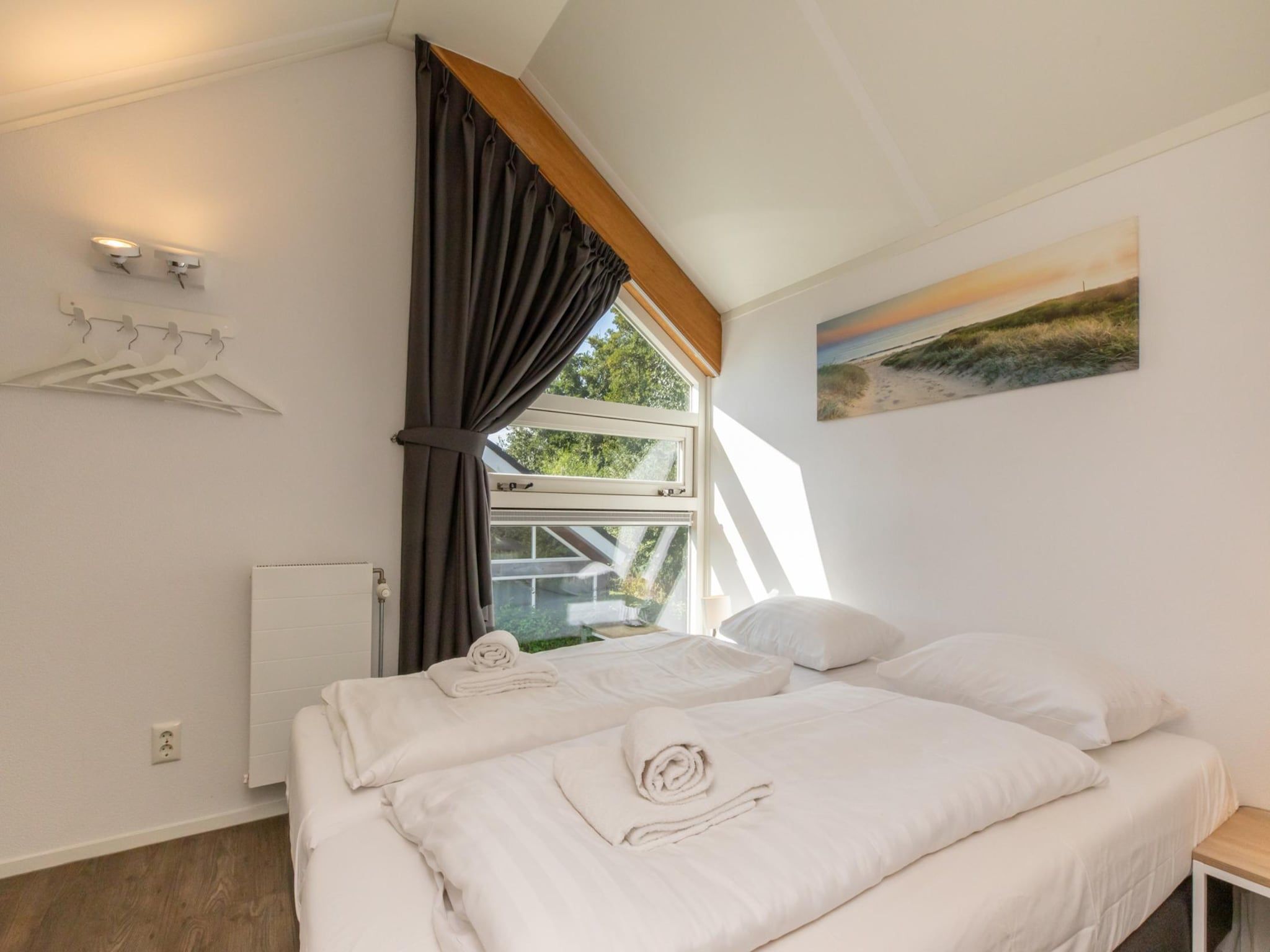 Een slaapkamer van Zonnedorp 23 Zeeland Huis Renesse: Luxury Beach Holiday | Close to North Sea in Renesse