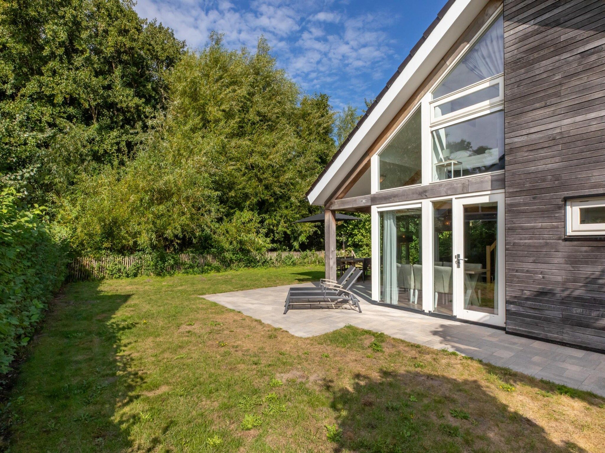 De buitenkant van Zonnedorp 23 Zeeland Huis Renesse: Luxury Beach Holiday | Close to North Sea in Renesse
