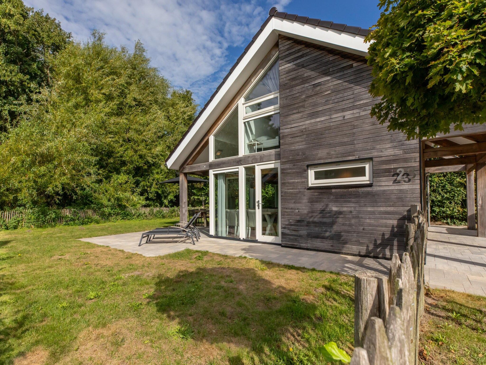 De buitenkant van Zonnedorp 23 Zeeland Huis Renesse: Luxury Beach Holiday | Close to North Sea in Renesse