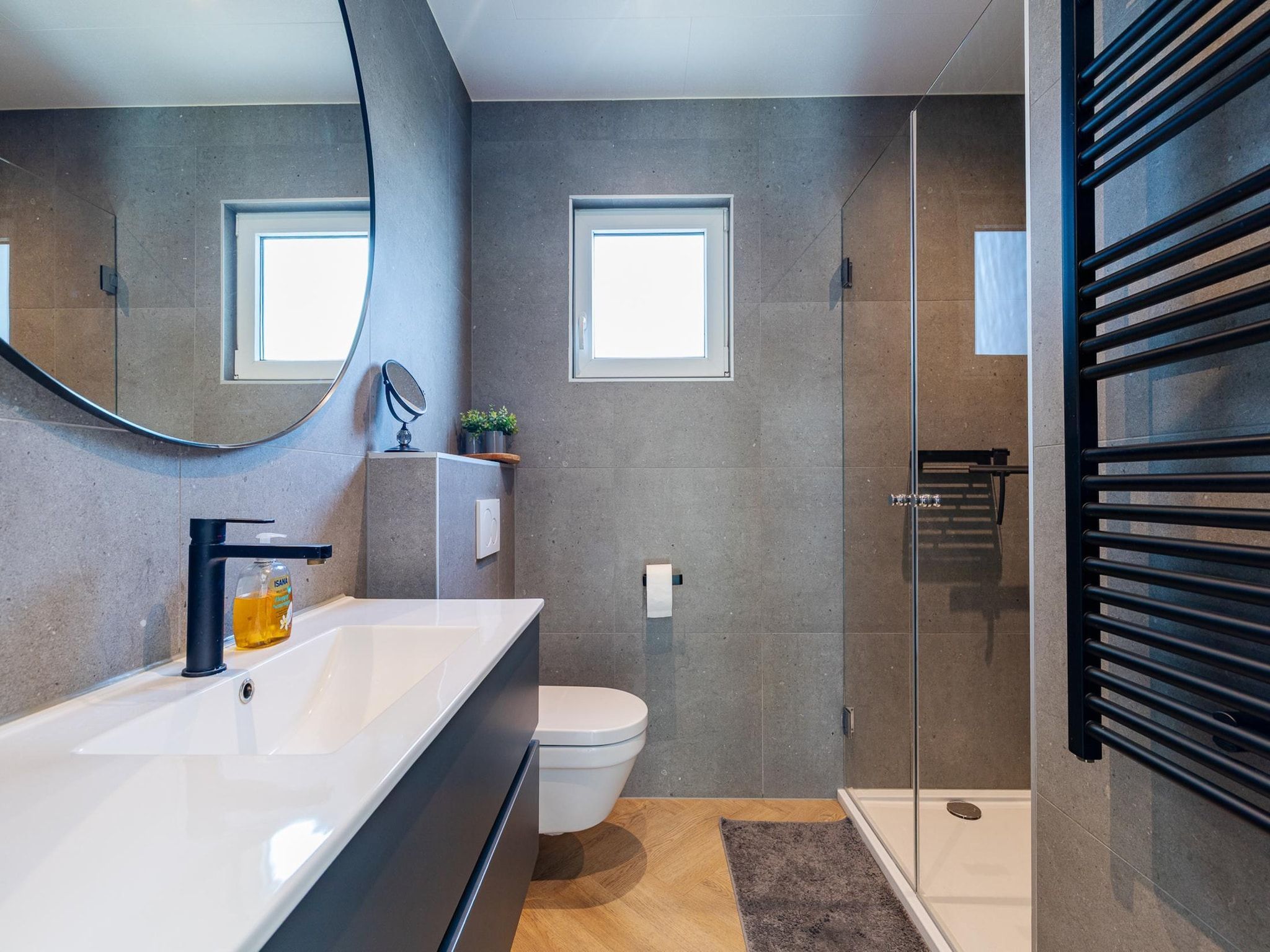 De badkamer van Chalet Julianahoeve | Beachhouse Renesse 2645 in Renesse