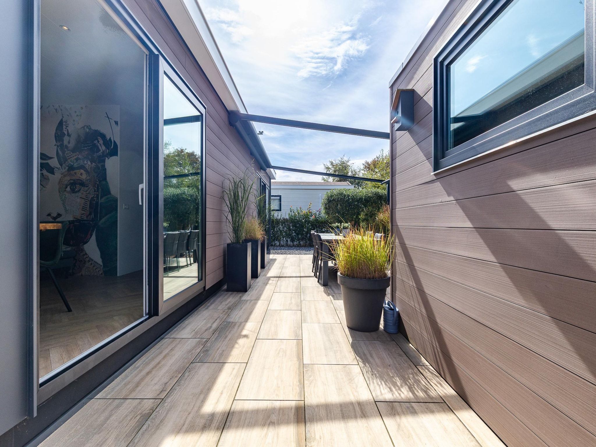 Het terras van Chalet Julianahoeve | Beachhouse Renesse 2645 in Renesse