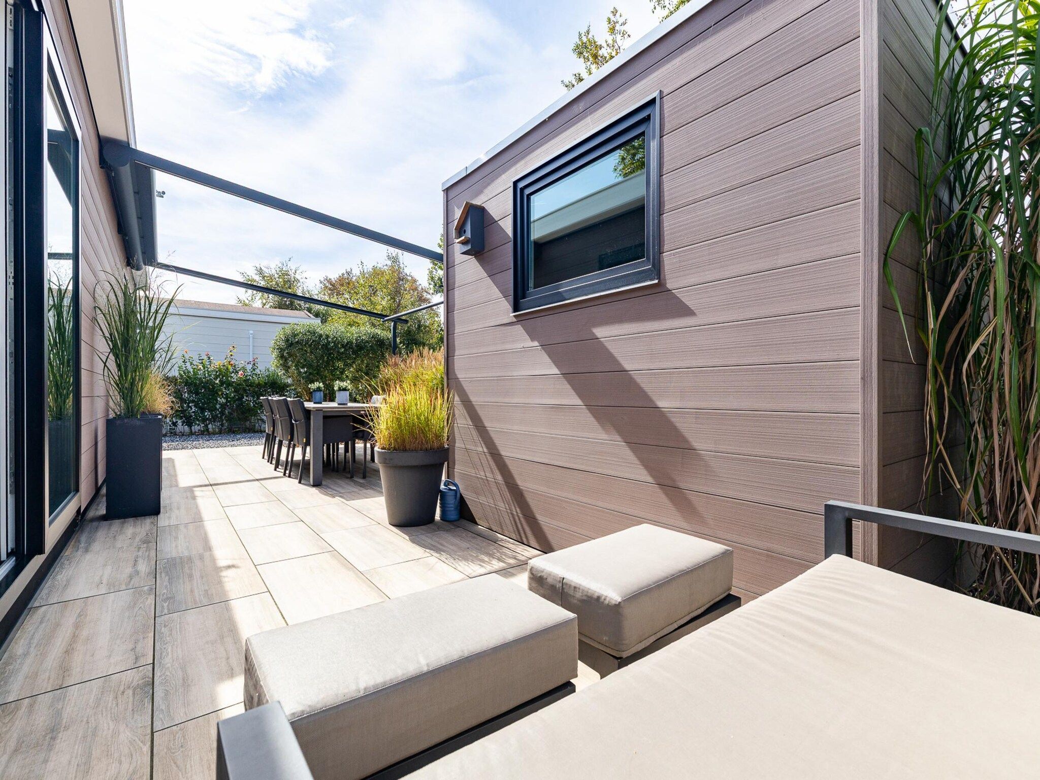 Het terras van Chalet Julianahoeve | Beachhouse Renesse 2645 in Renesse