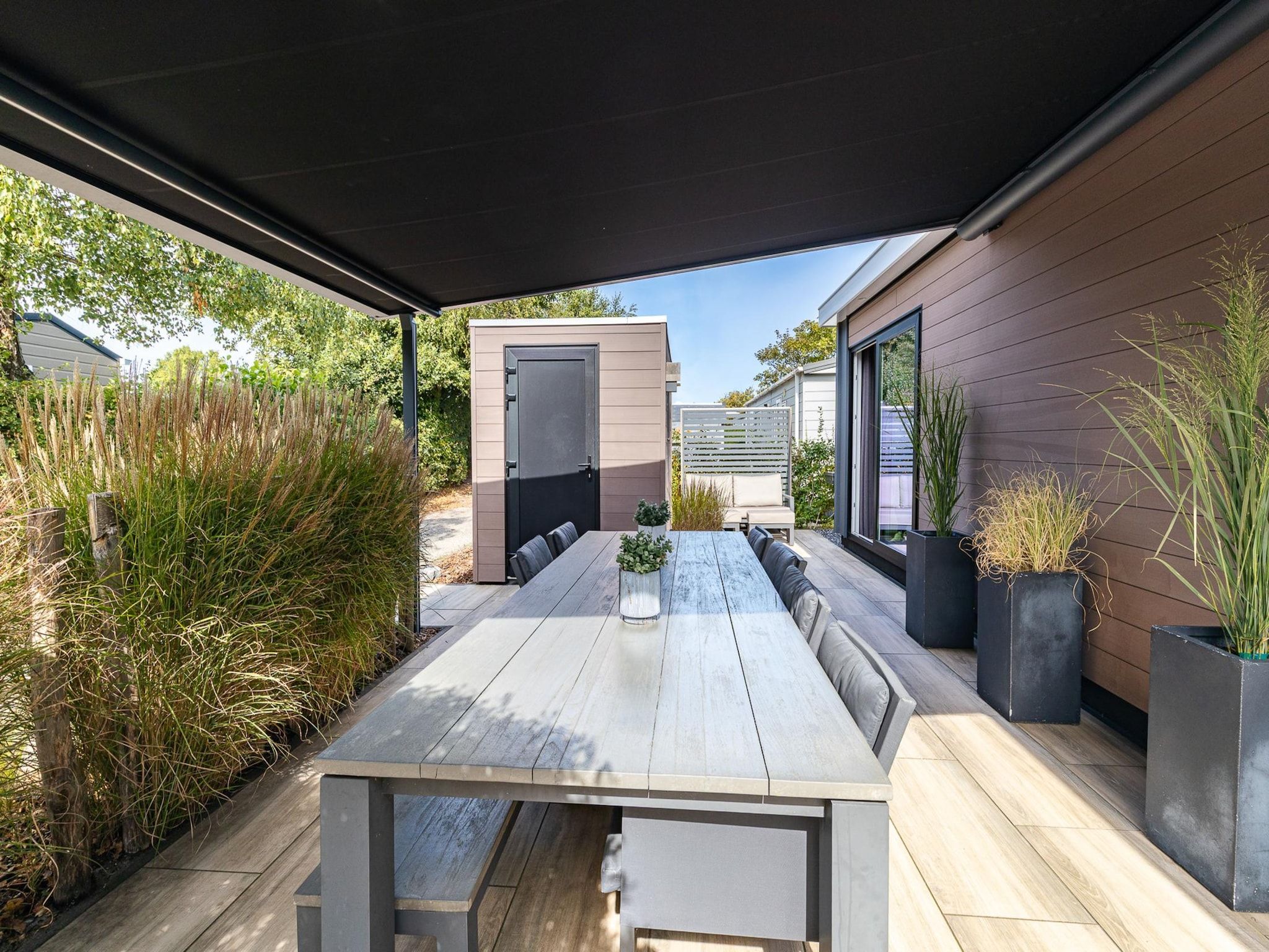 Het terras van Chalet Julianahoeve | Beachhouse Renesse 2645 in Renesse
