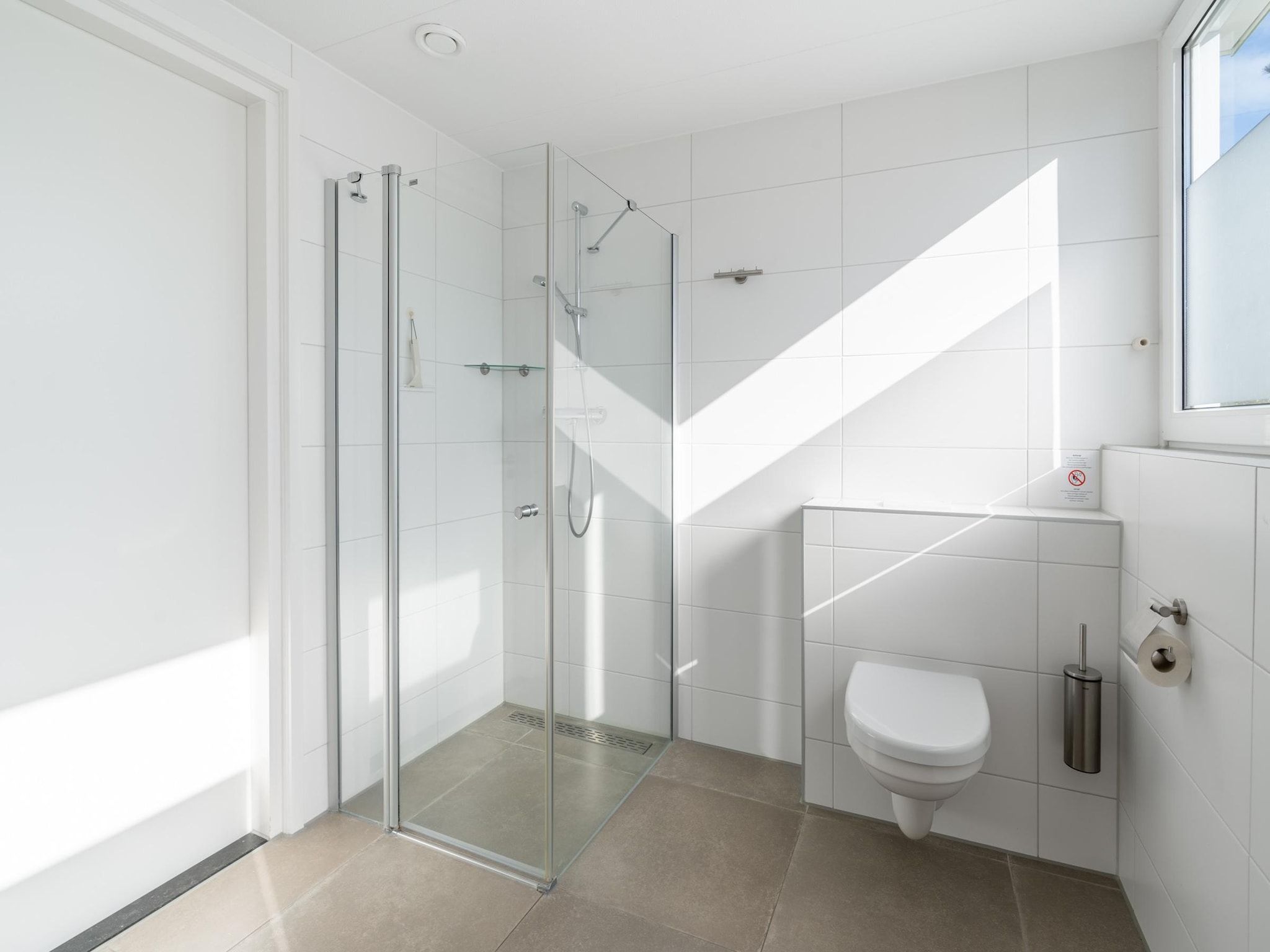 De badkamer van Tempelierweg 23 in Den Burg