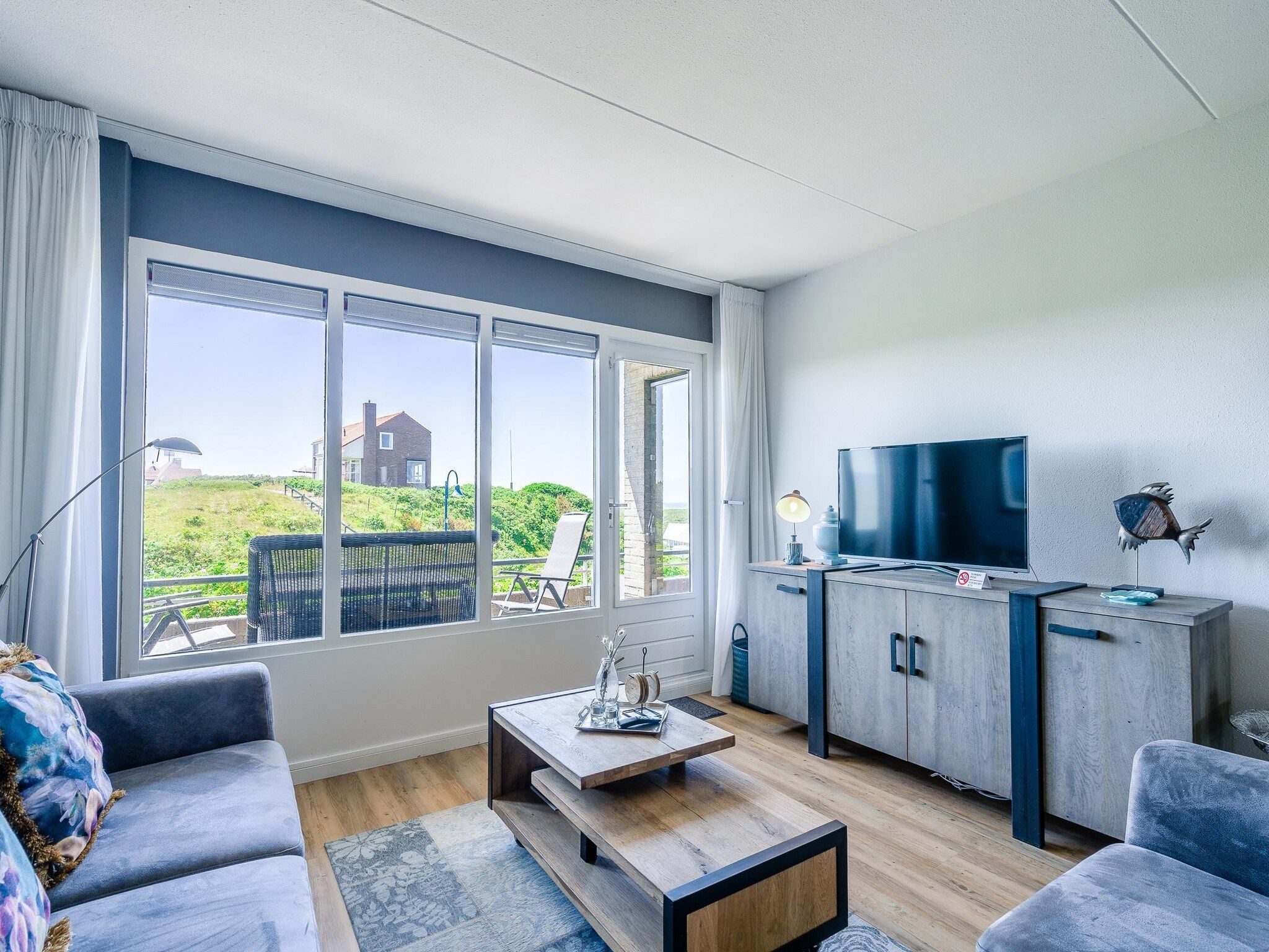 De woonkamer van Juliana 042 in De Koog