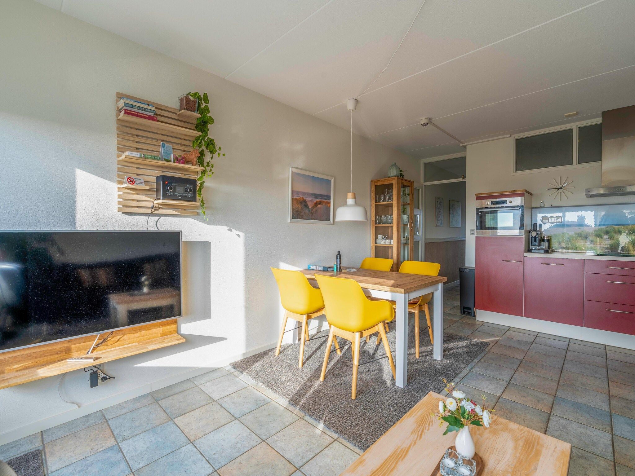 De woonkamer van Juliana 142 in De Koog