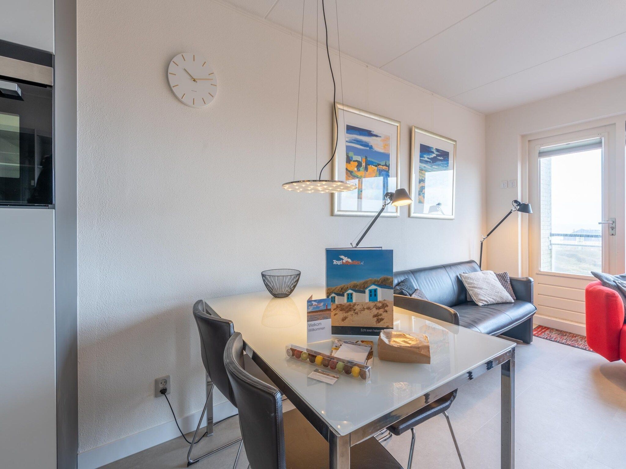 De eetkamer van Juliana 152 in De Koog