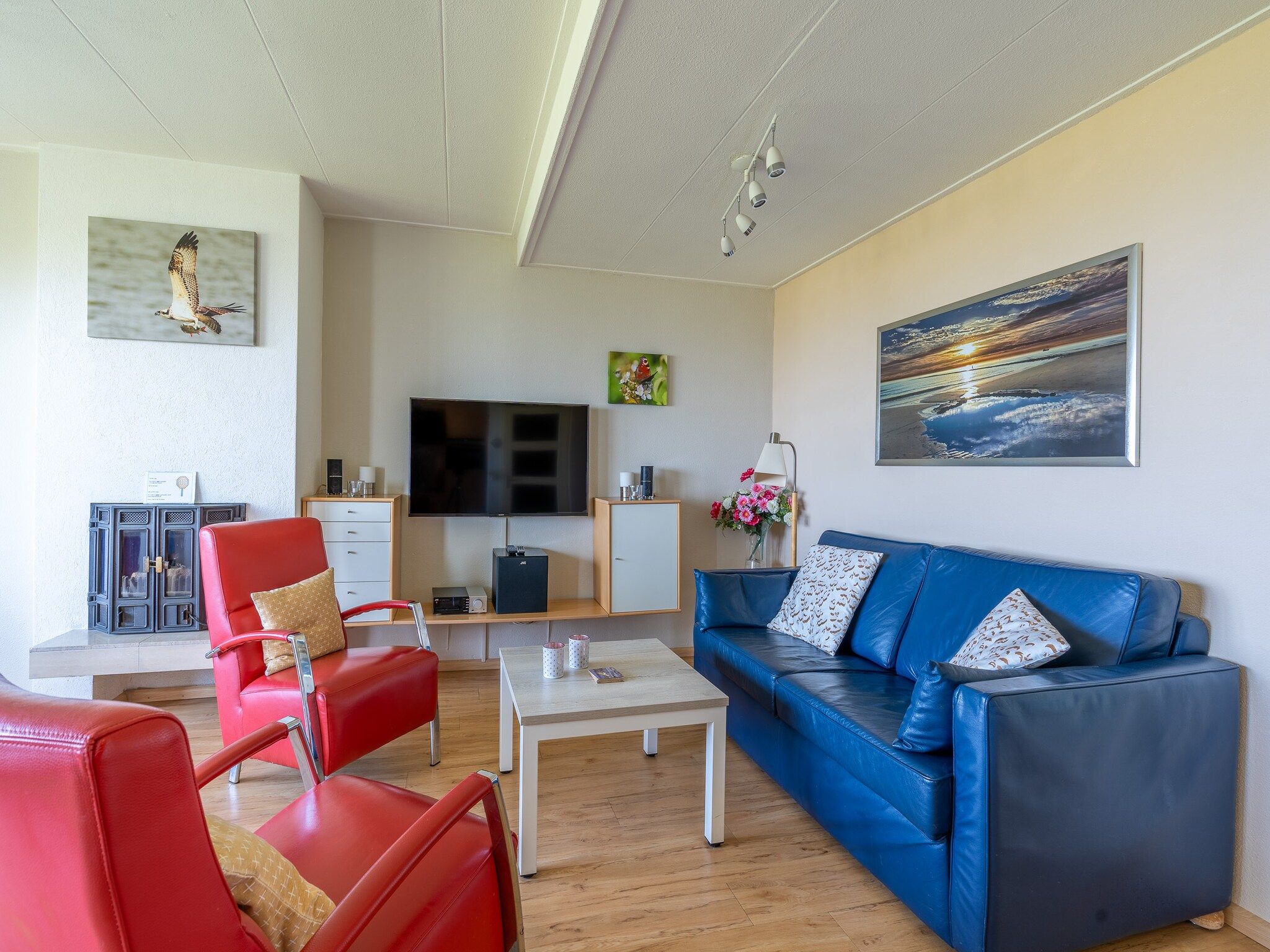 De woonkamer van Juliana 110 in De Koog