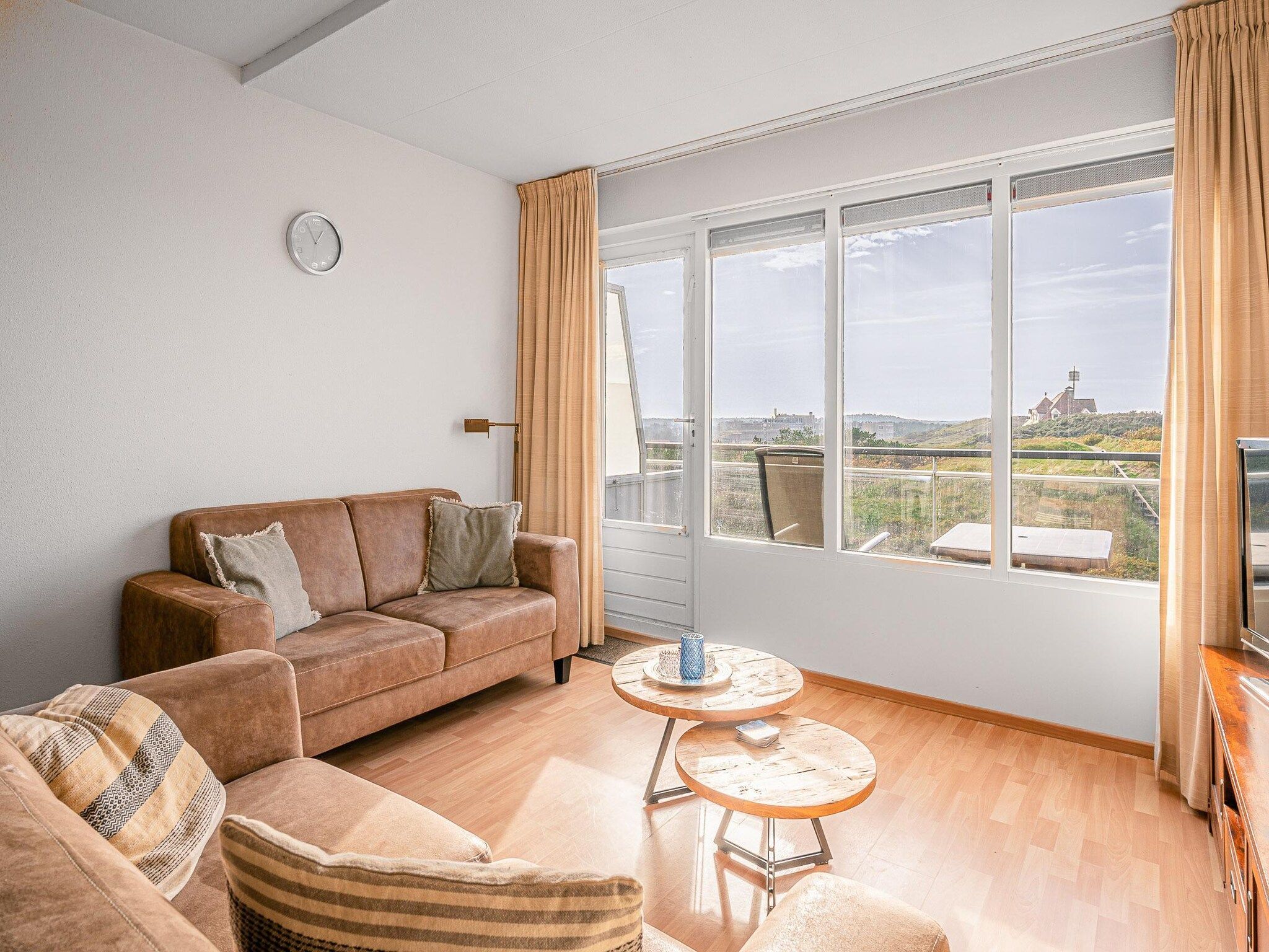De woonkamer van Juliana 090 in De Koog