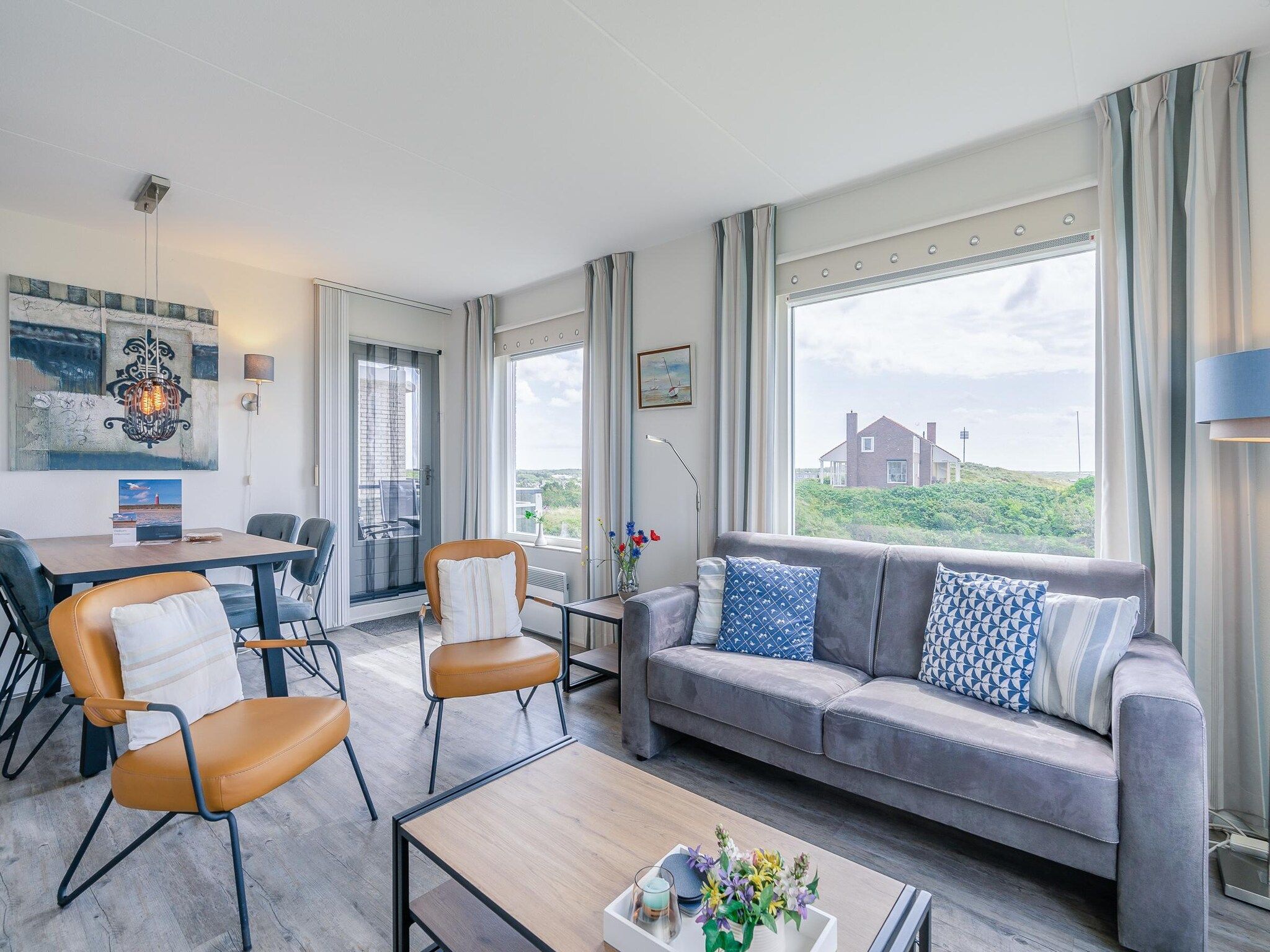 De woonkamer van Juliana 100 in De Koog