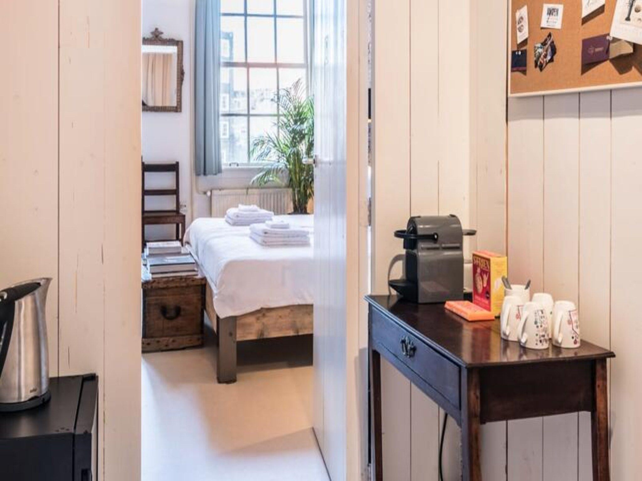 Classy Room 17th Century Canal House in Amsterdam - Foto 7 van 44