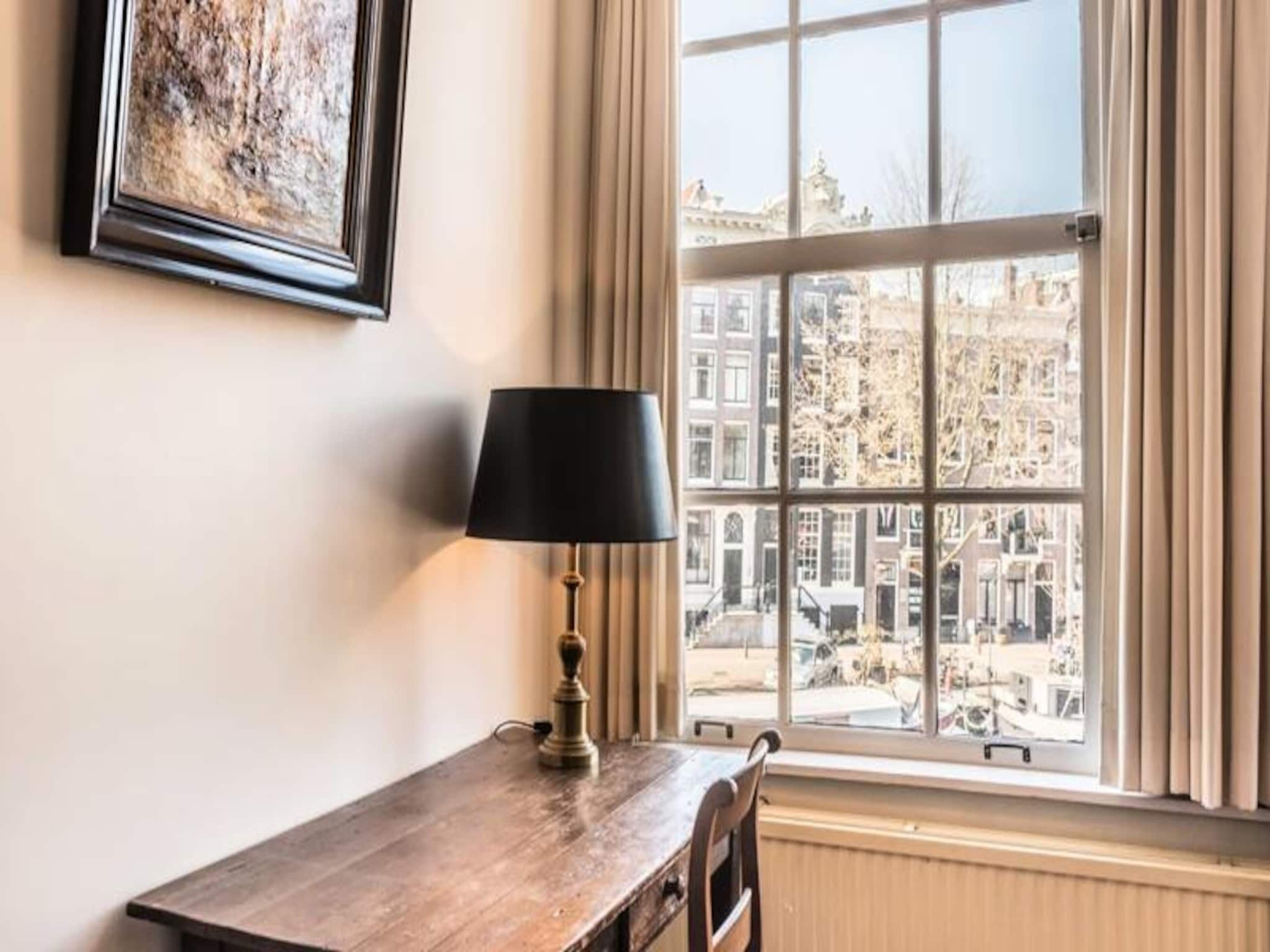 Classy Room 17th Century Canal House in Amsterdam - Foto 15 van 44