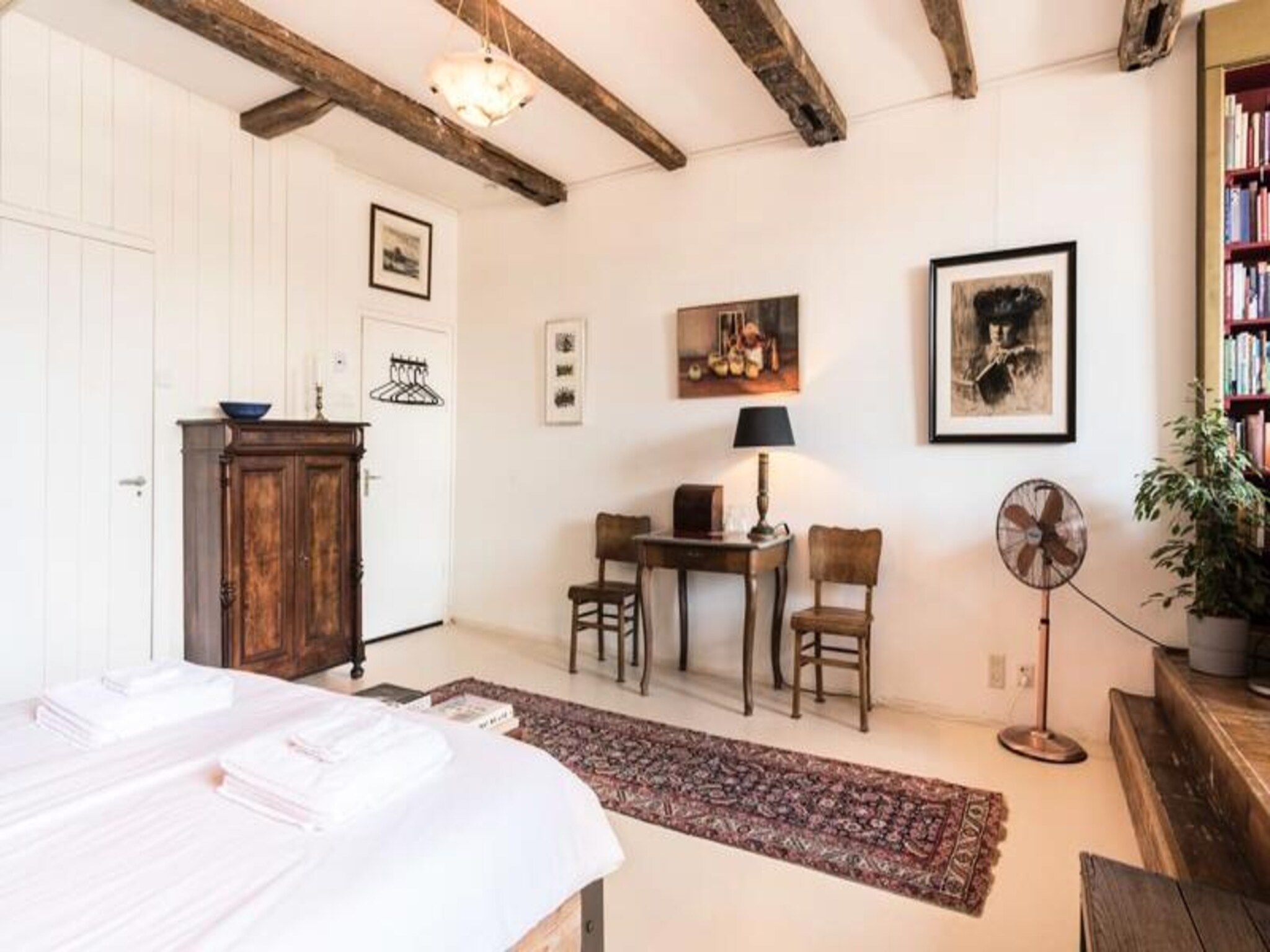 Classy Room 17th Century Canal House in Amsterdam - Foto 16 van 44