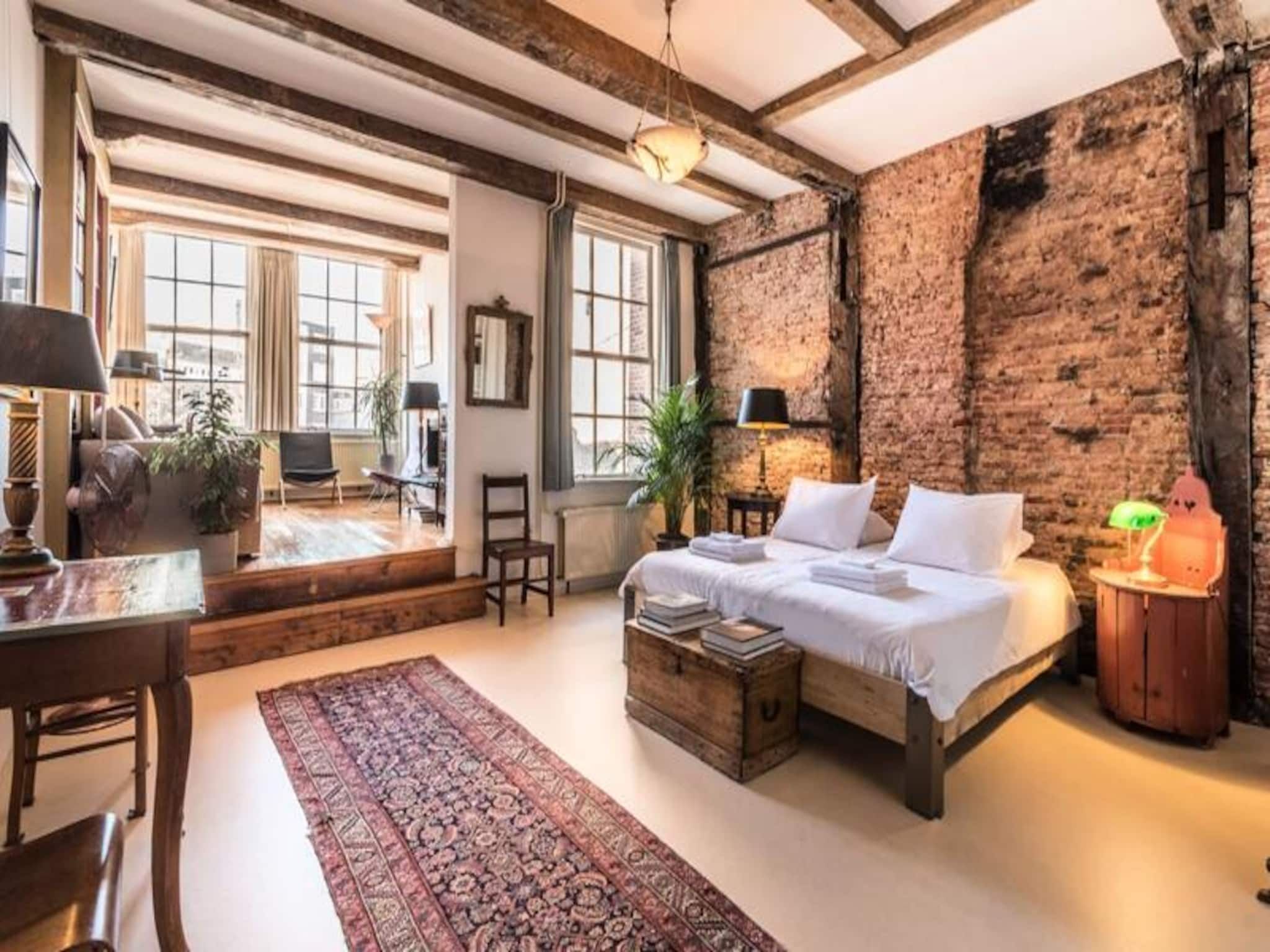 Classy Room 17th Century Canal House in Amsterdam - Foto 22 van 44