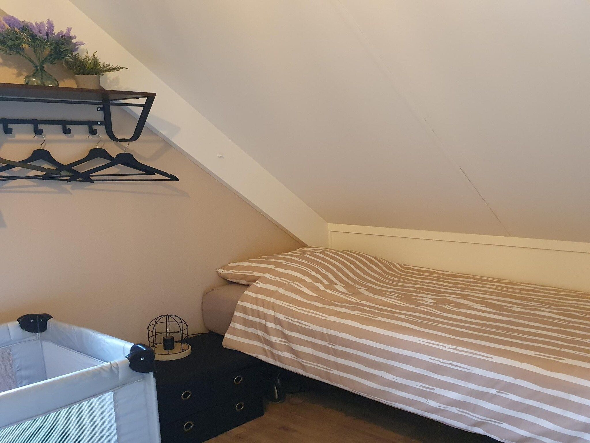 Een slaapkamer van 7 - Persoons Forest 217 Sauna Bungalow in Ewijk
