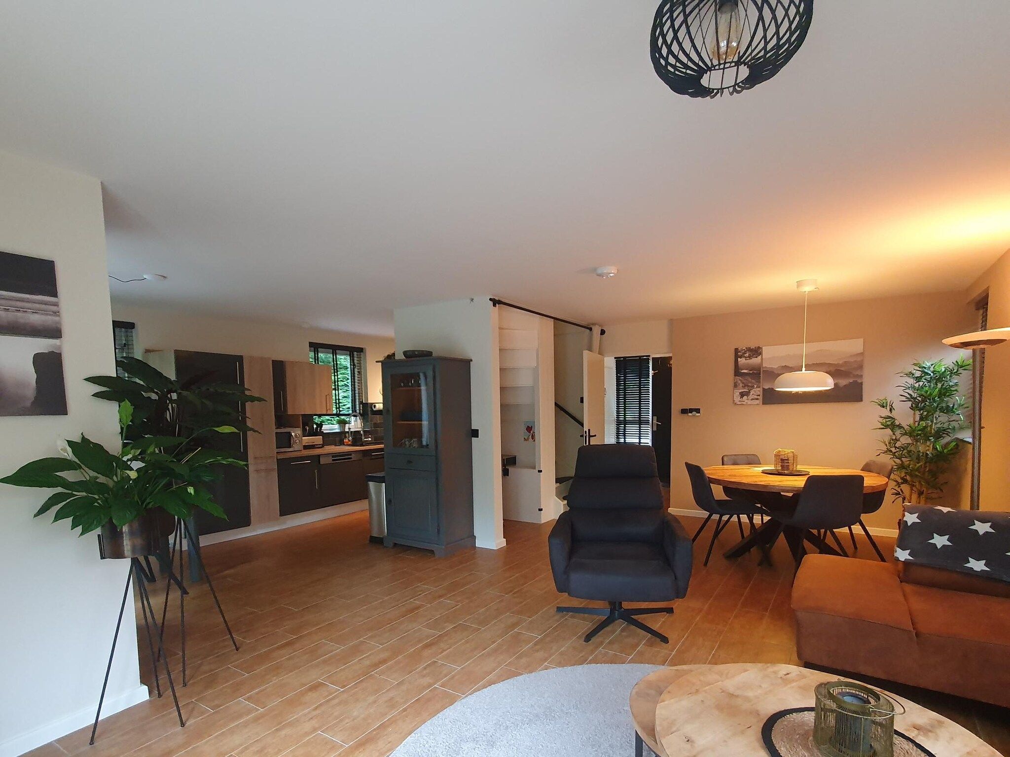 De woonkamer van 7 - Persoons Forest 217 Sauna Bungalow in Ewijk