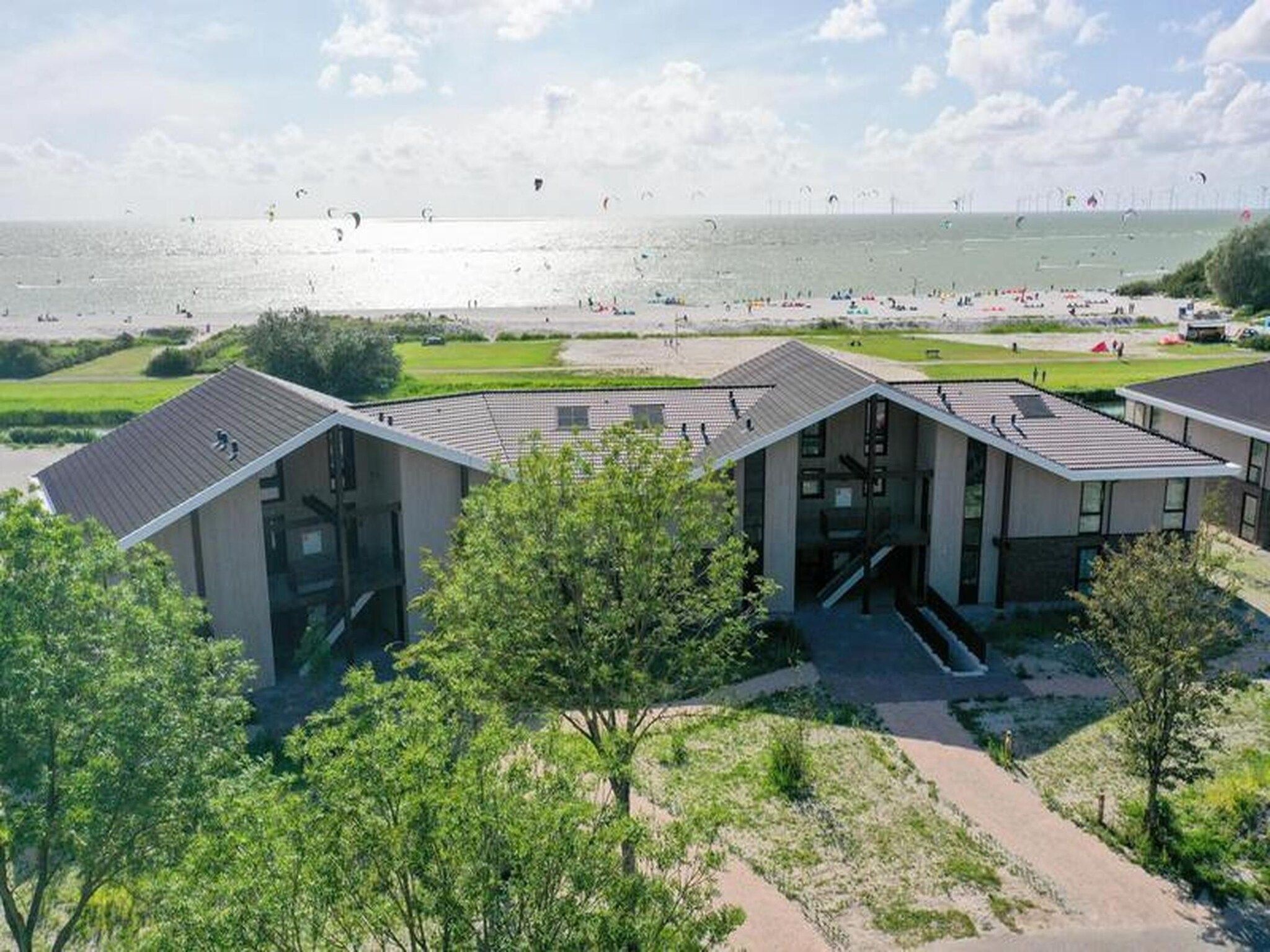 De buitenkant van Luxury Beach Apartment | 8 Pers. in Workum