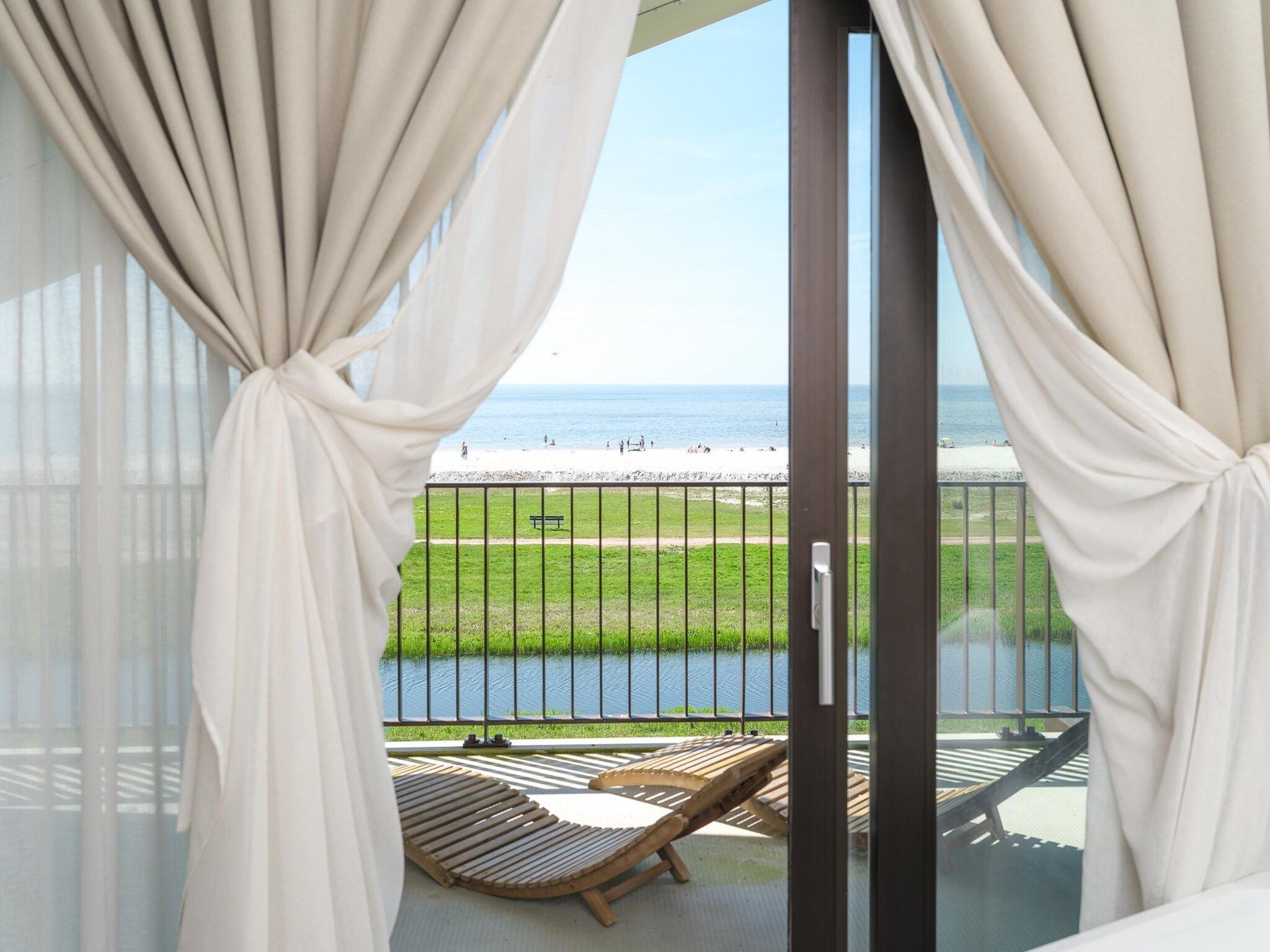 Het terras van Luxury Beach Apartment | 6 Pers. in Workum