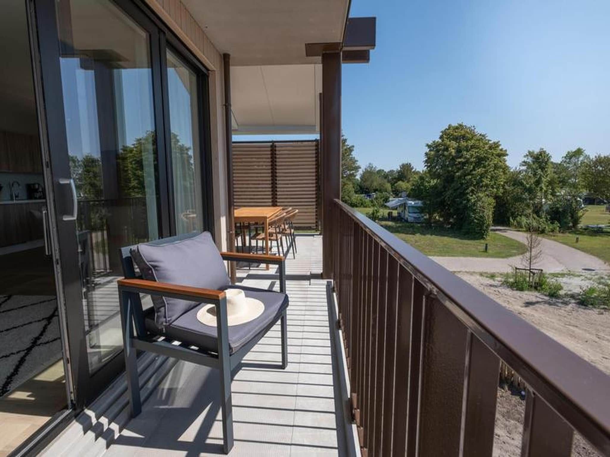 Het terras van Luxury Beach Apartment | 6 Pers. in Workum