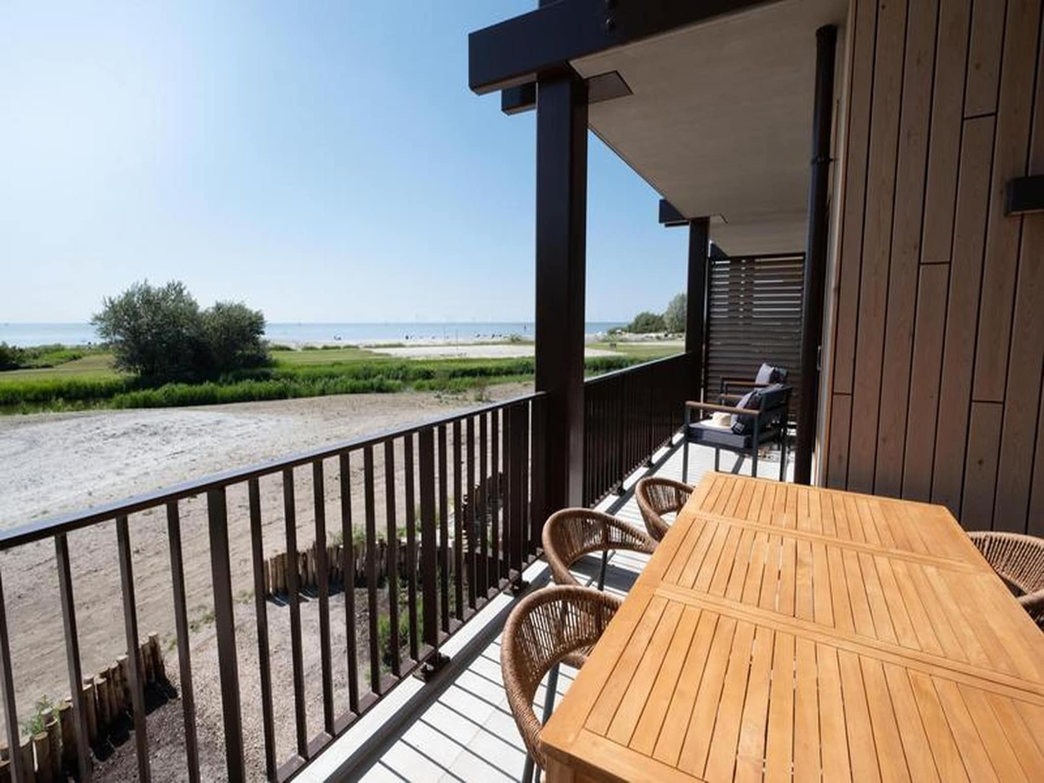 Het terras van Luxury Beach Apartment | 6 Pers. in Workum
