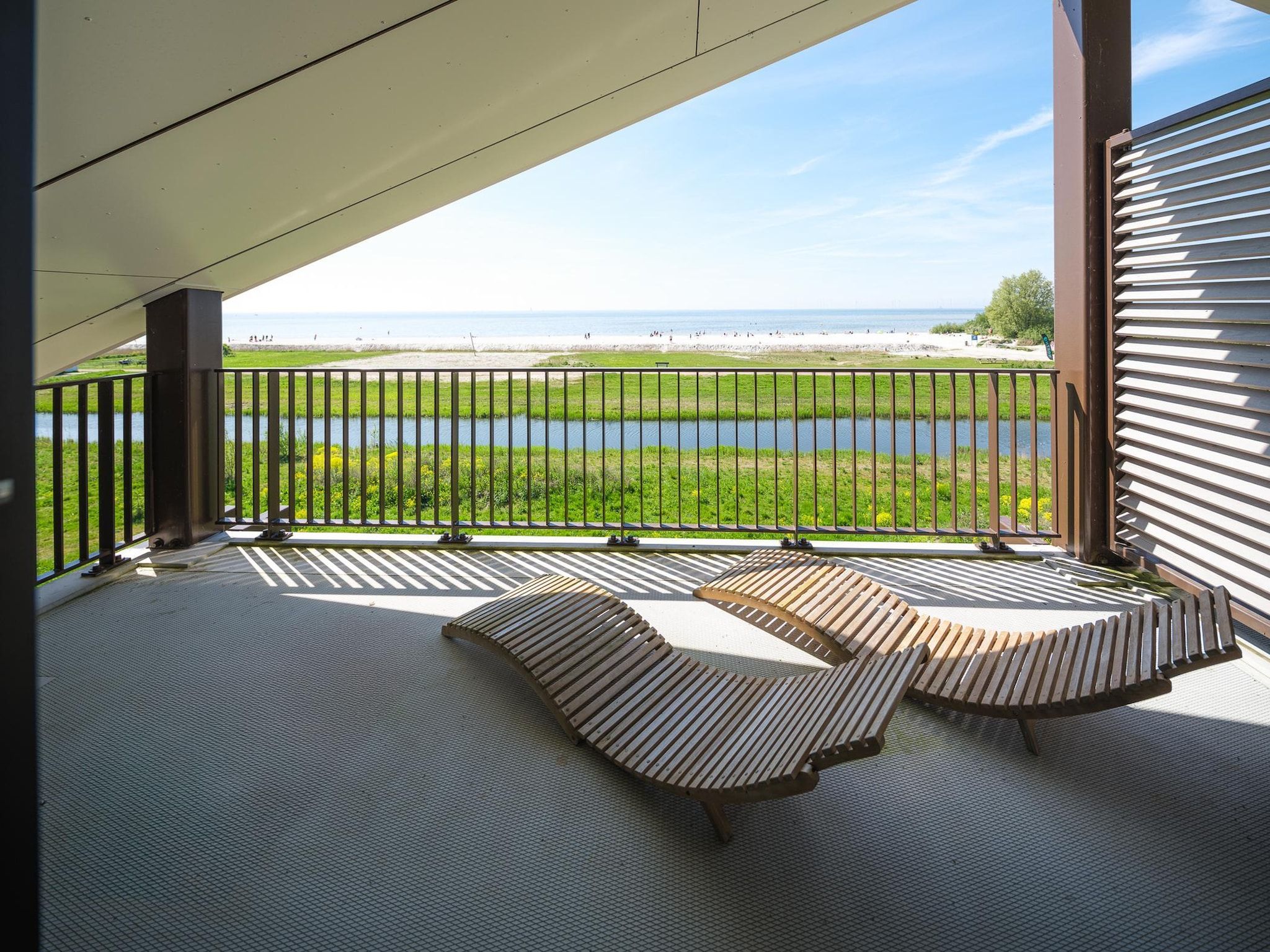 Het terras van Luxury Beach Apartment | 6 Pers. in Workum