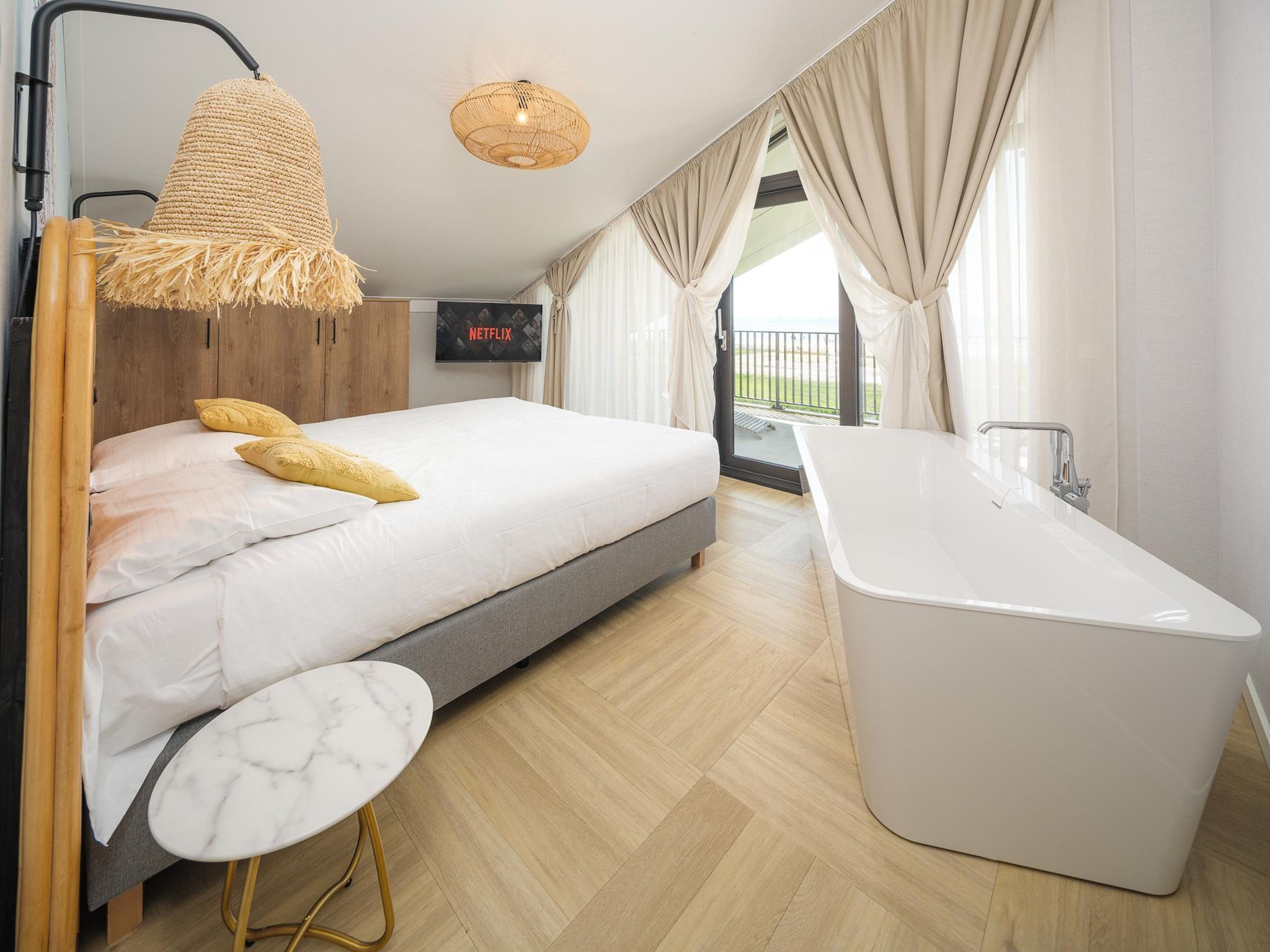 Een slaapkamer van Luxury Beach Apartment | 6 Pers. in Workum