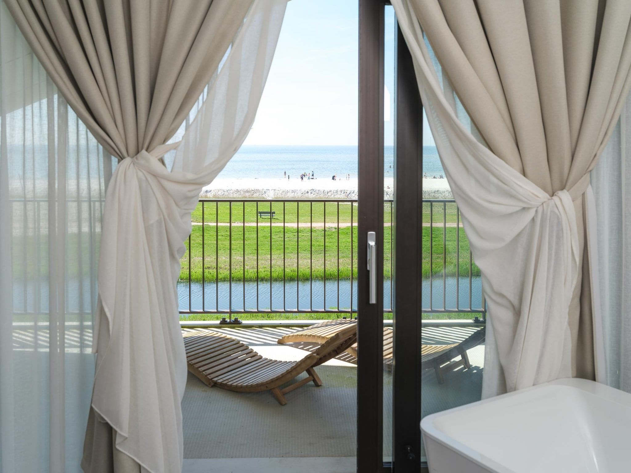 Het terras van Luxury Beach Apartment | 6 Pers. in Workum