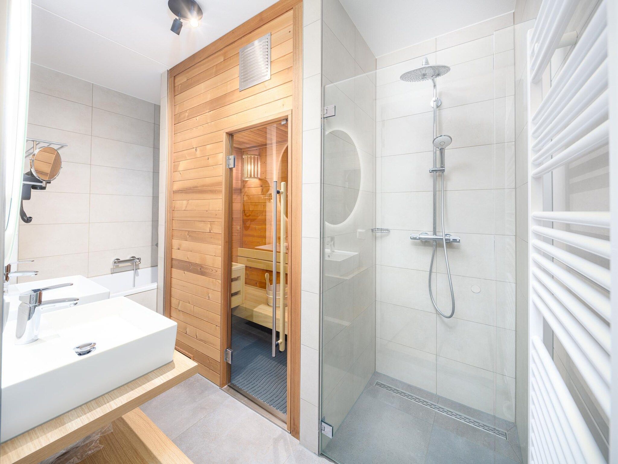 De badkamer van Luxury Beach Apartment | 4 Pers. in Workum