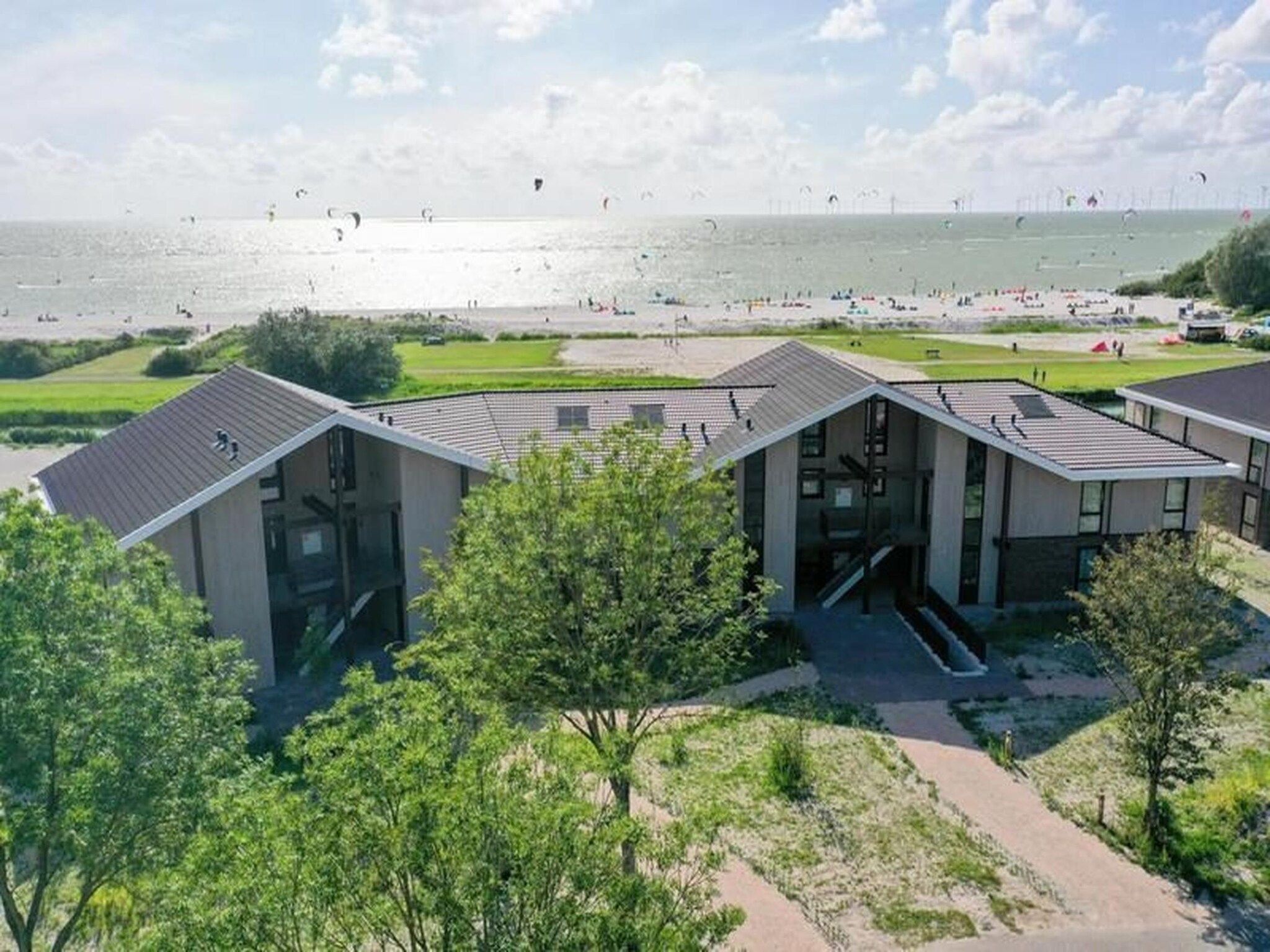 De buitenkant van Luxury Beach Apartment | 4+2 Pers. in Workum