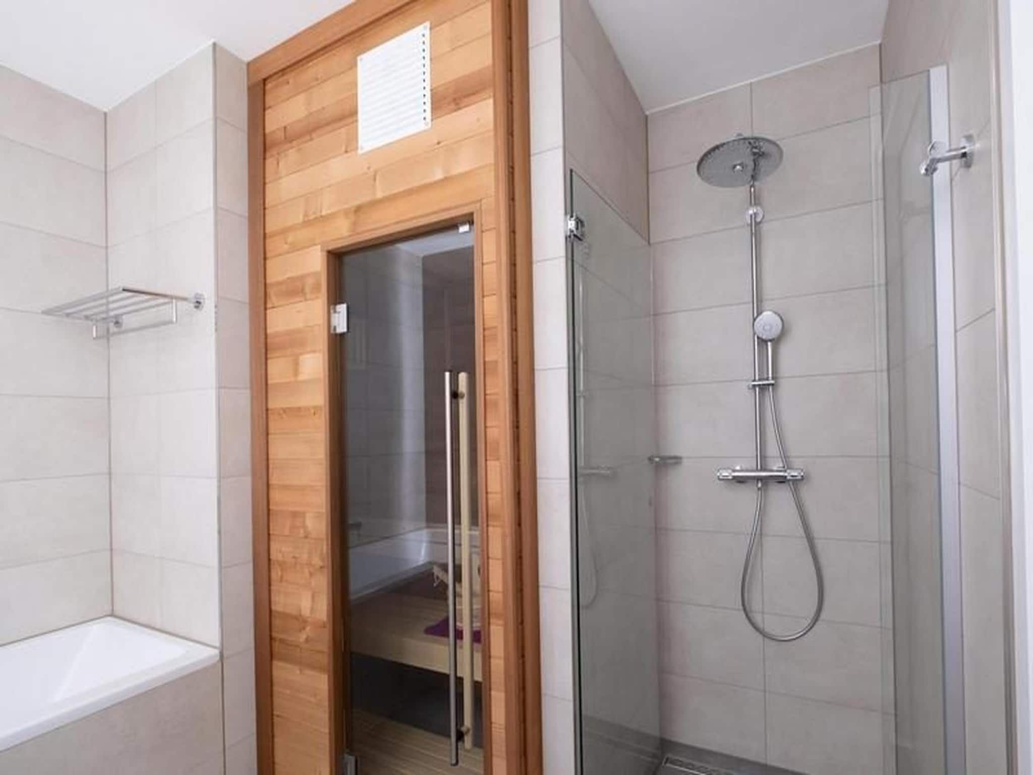De badkamer van Luxury Beach Apartment | 4+2 Pers. in Workum