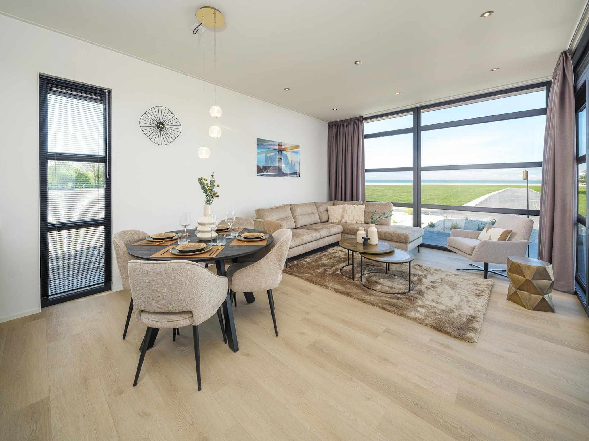 De woonkamer van Villa L-Meerzicht | 4 pers. Roof Terrace in Workum
