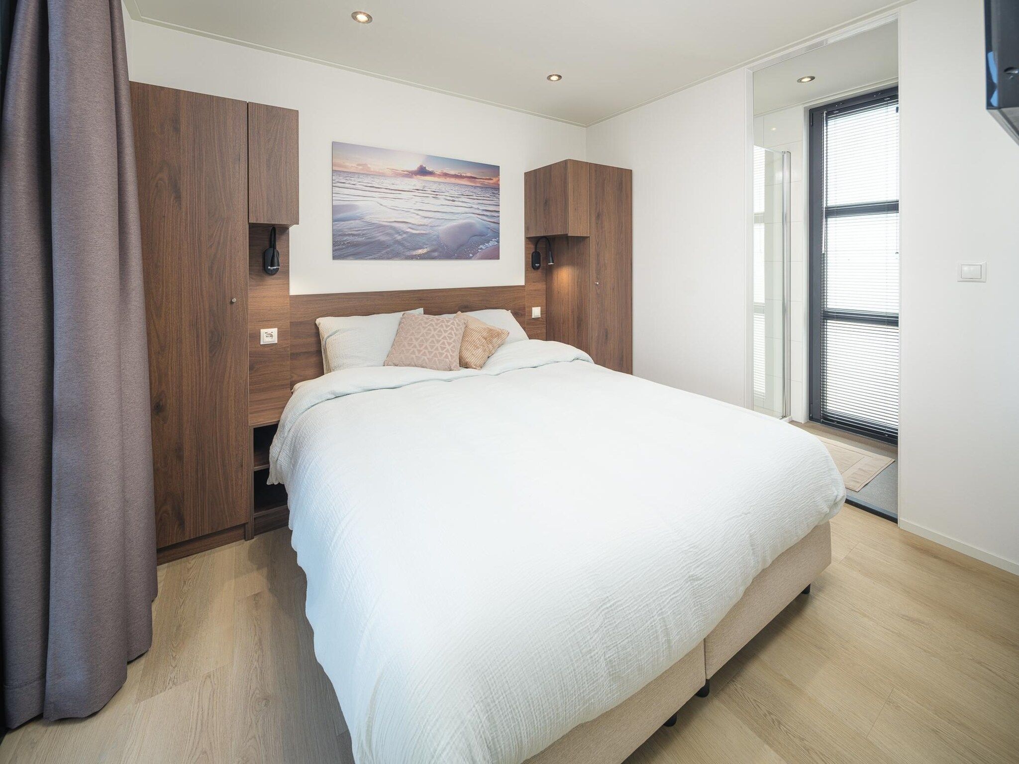Een slaapkamer van Villa L-Meerzicht | 4 pers. Roof Terrace in Workum
