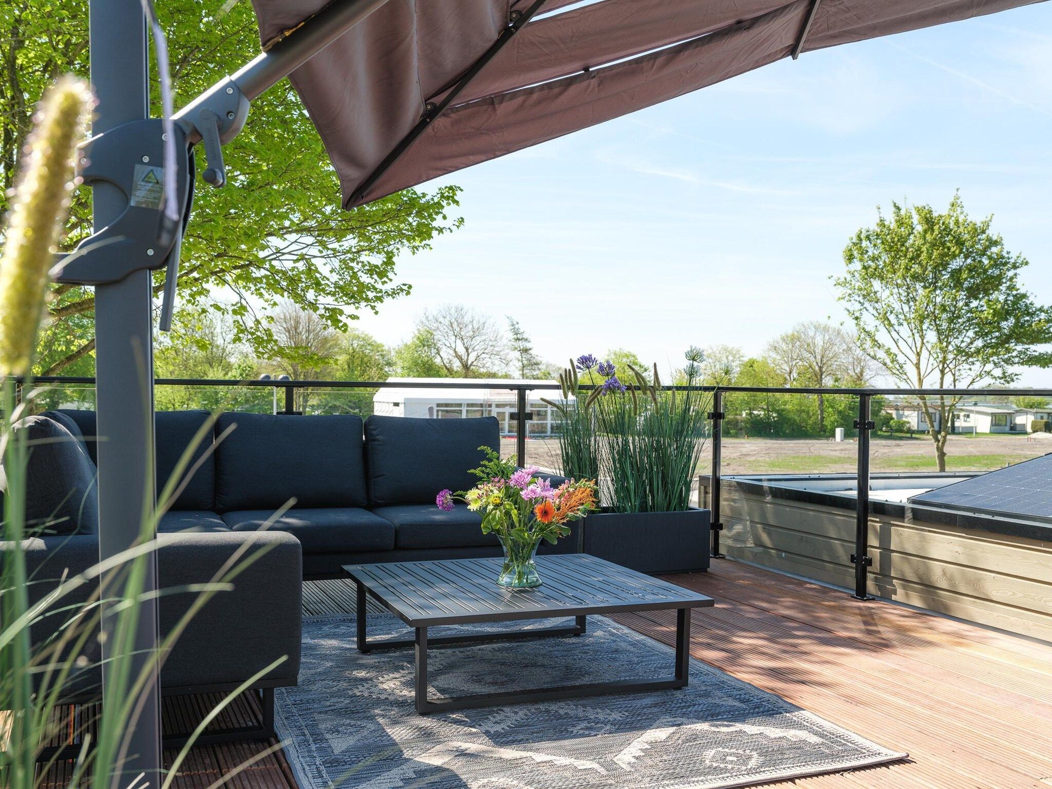 Het terras van Villa L-Meerzicht | 4 pers. Roof Terrace in Workum