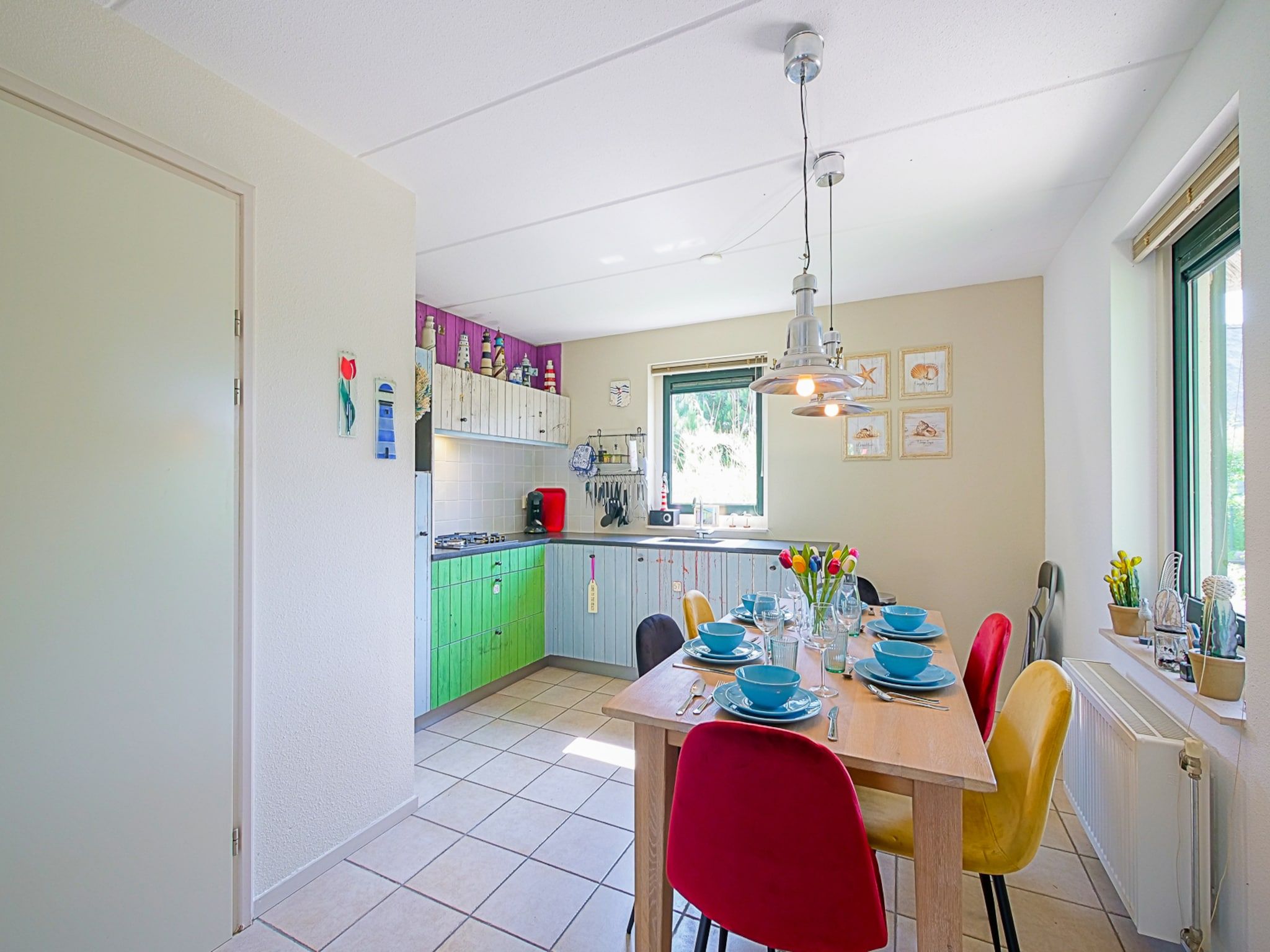 De eetkamer van Villa Noorderzon in Julianadorp