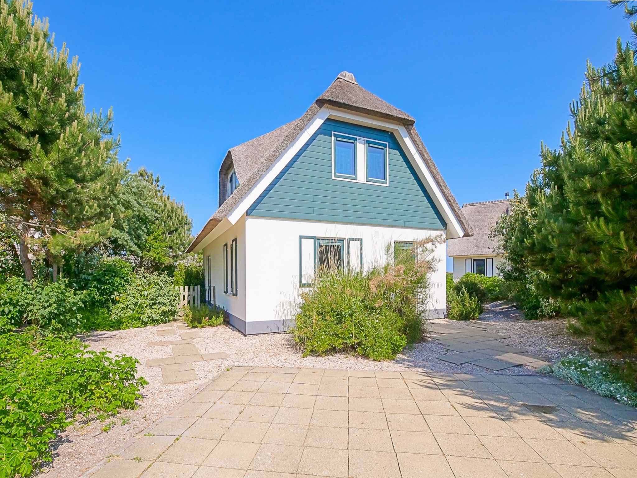 De buitenkant van Villa Noorderzon in Julianadorp