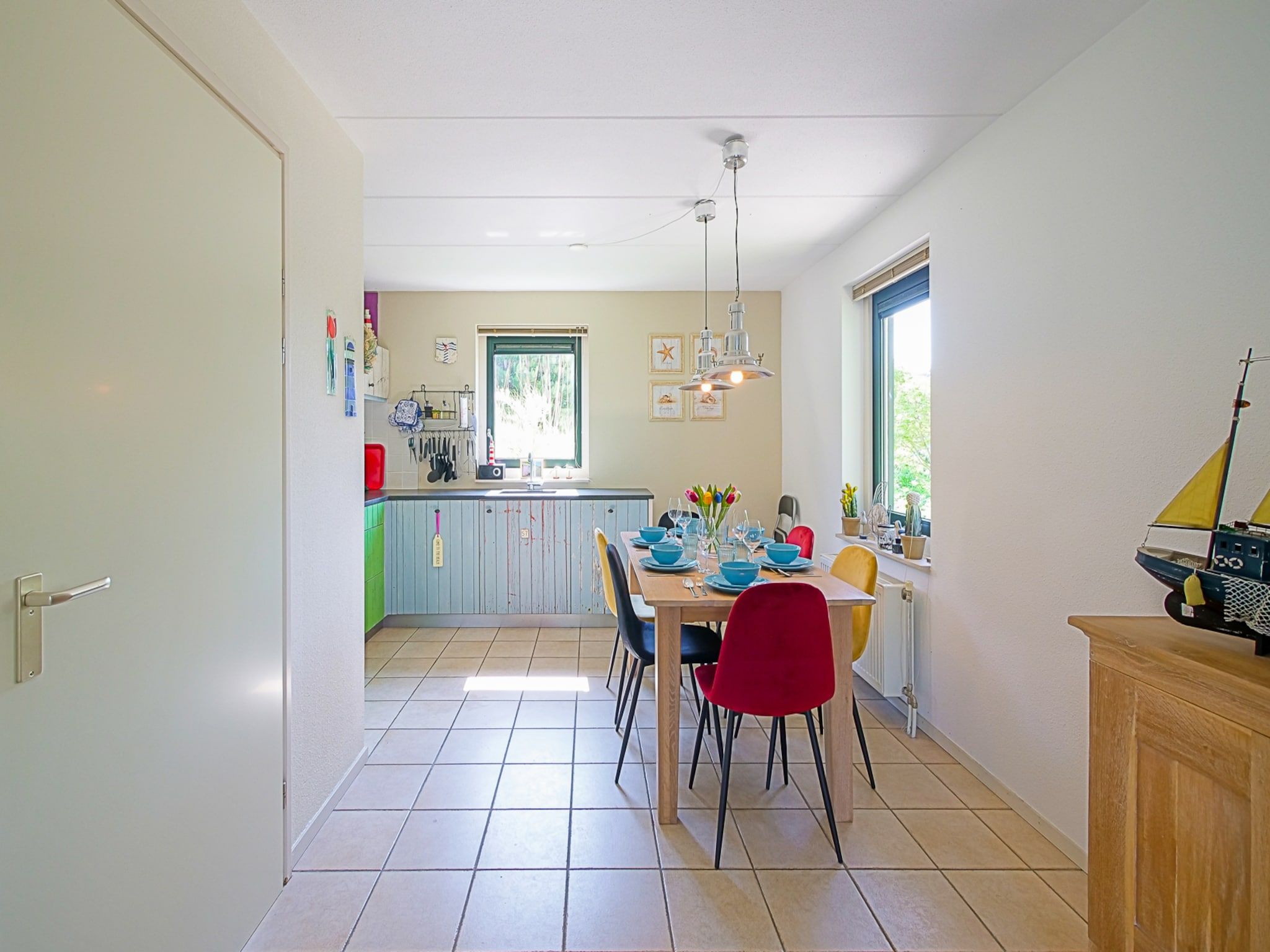 De eetkamer van Villa Noorderzon in Julianadorp