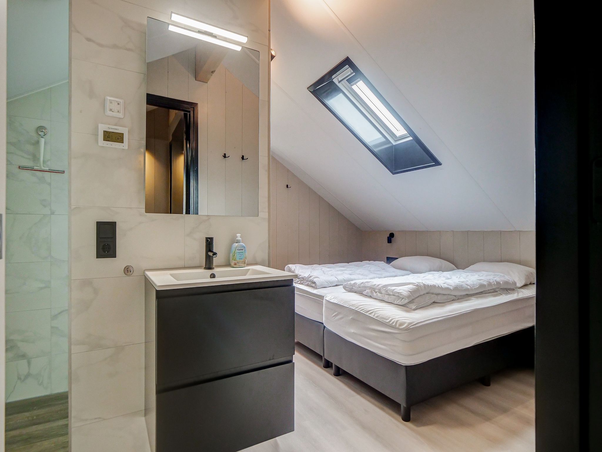 Een slaapkamer van Huis Zand in Julianadorp aan zee