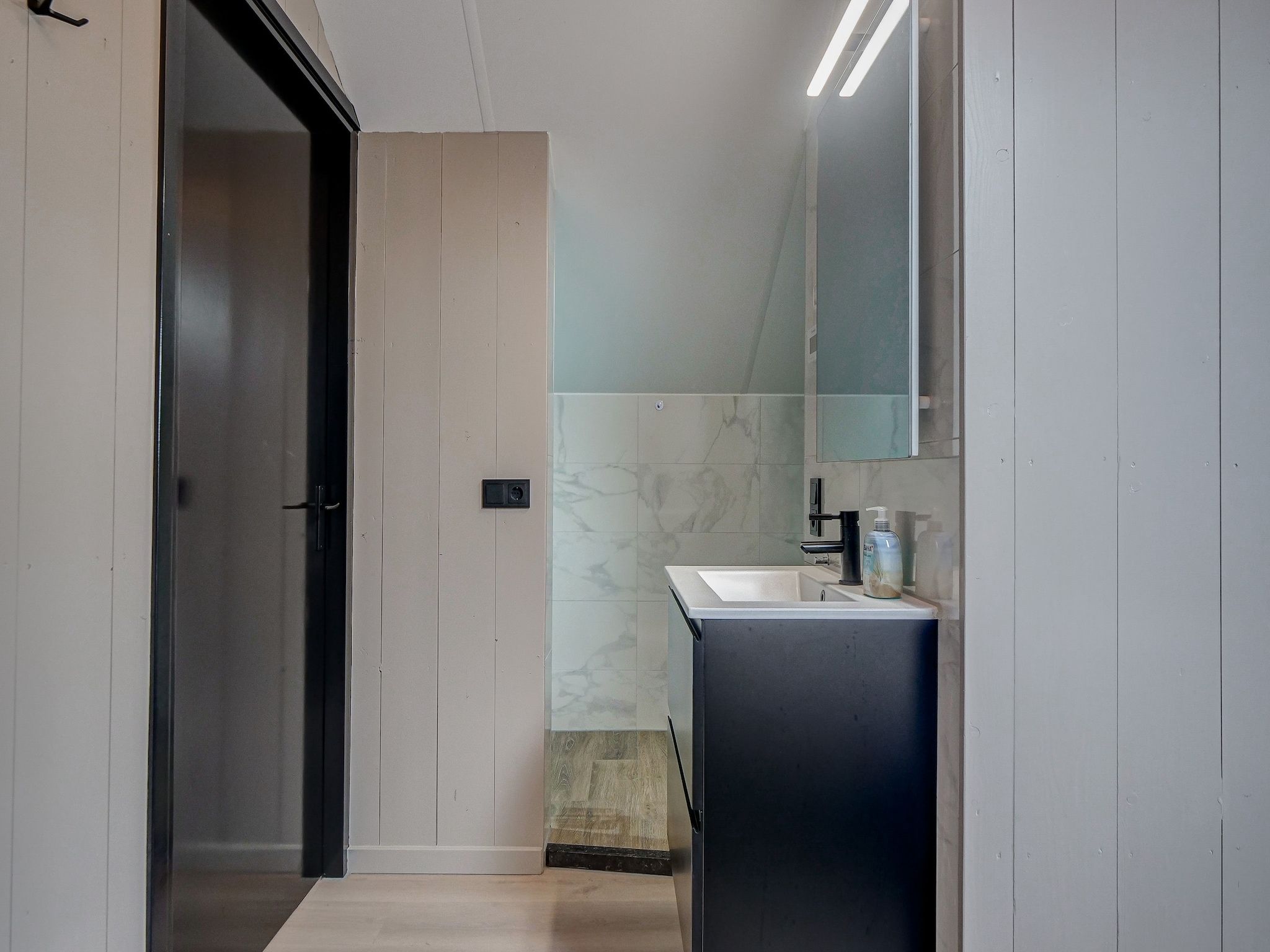 De badkamer van Huis Zand in Julianadorp aan zee