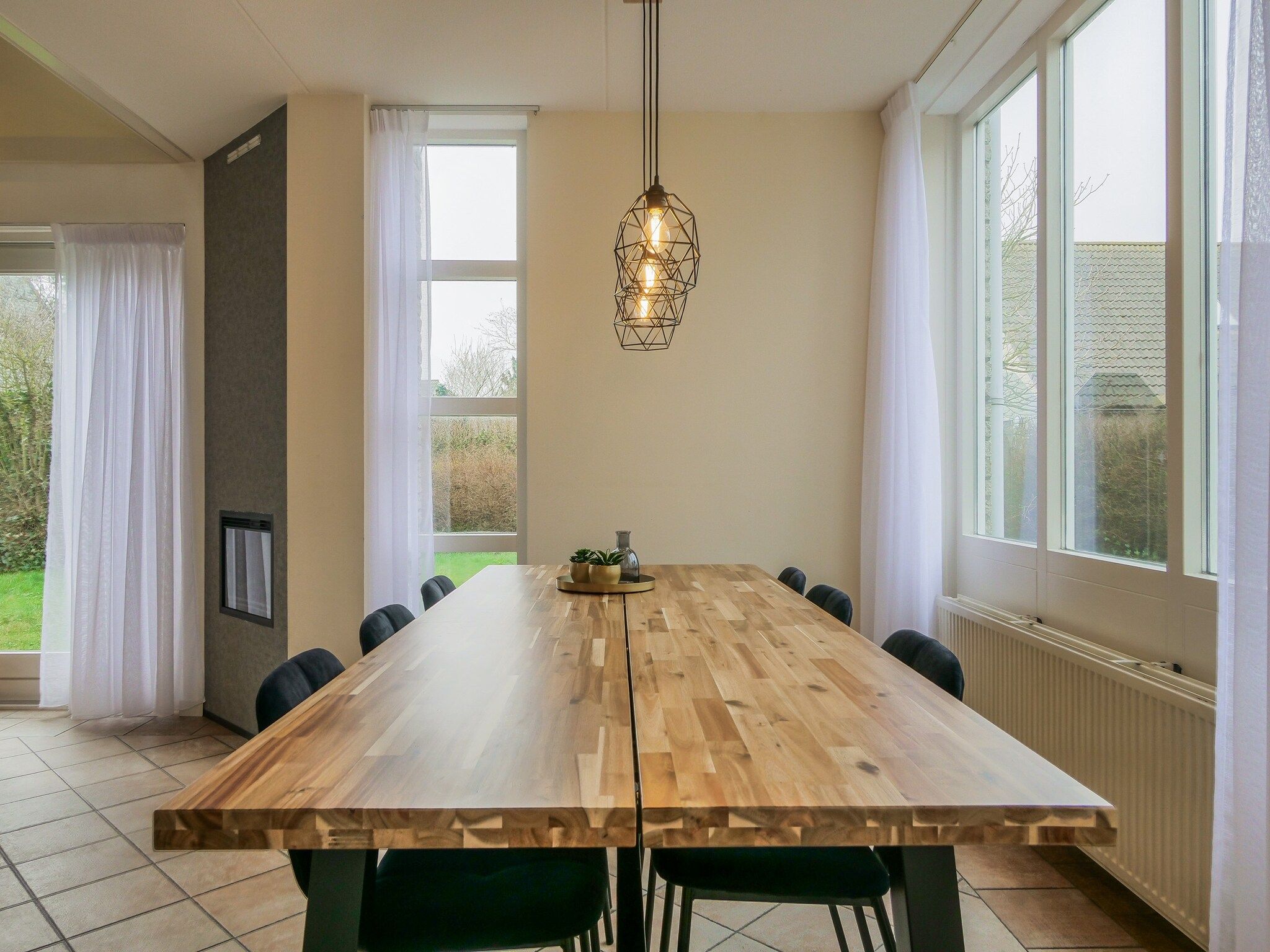 De eetkamer van Ooghduyne Villa Opduin in Julianadorp