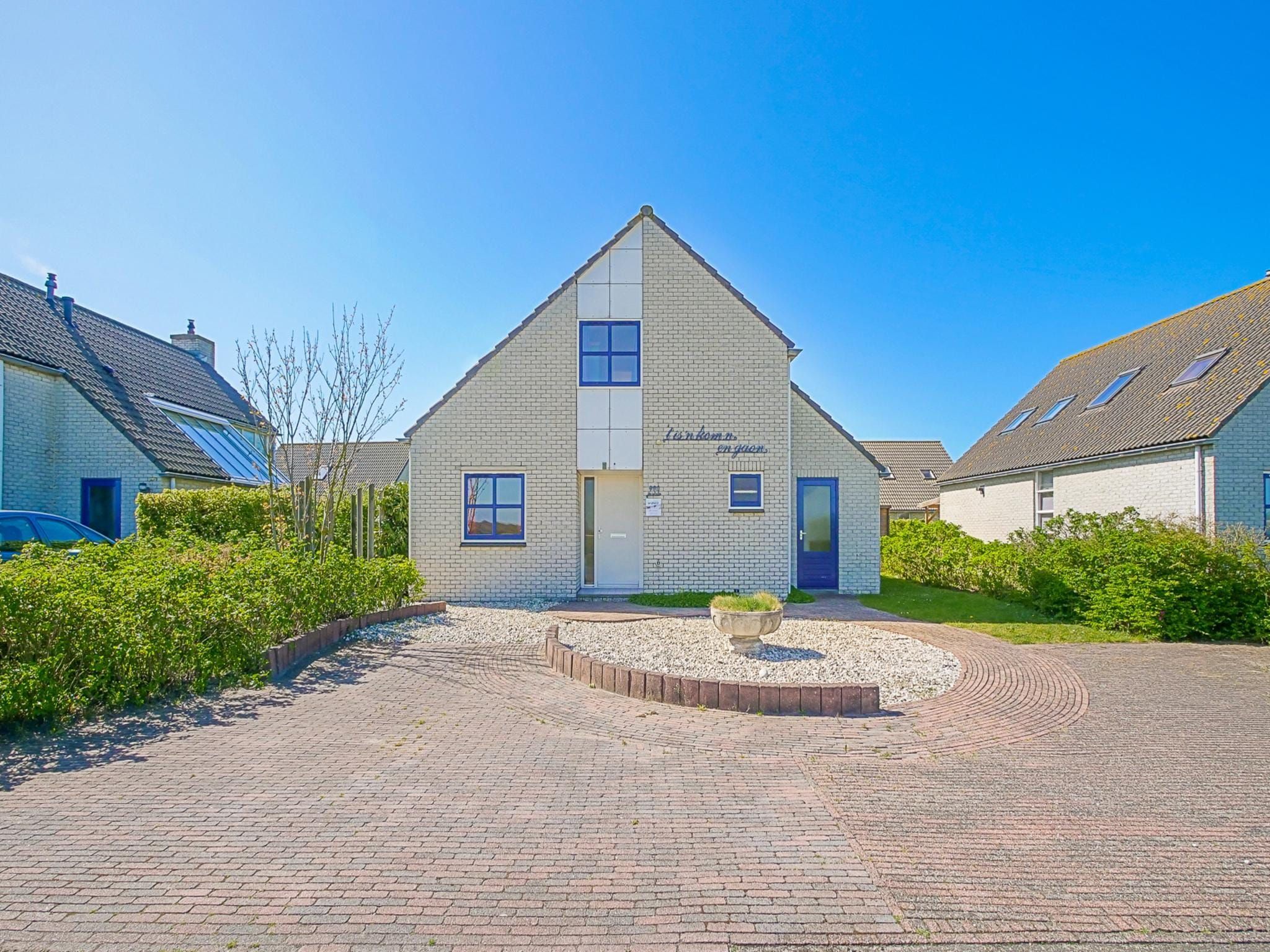 De buitenkant van Ooghduyne Villa Opduin in Julianadorp